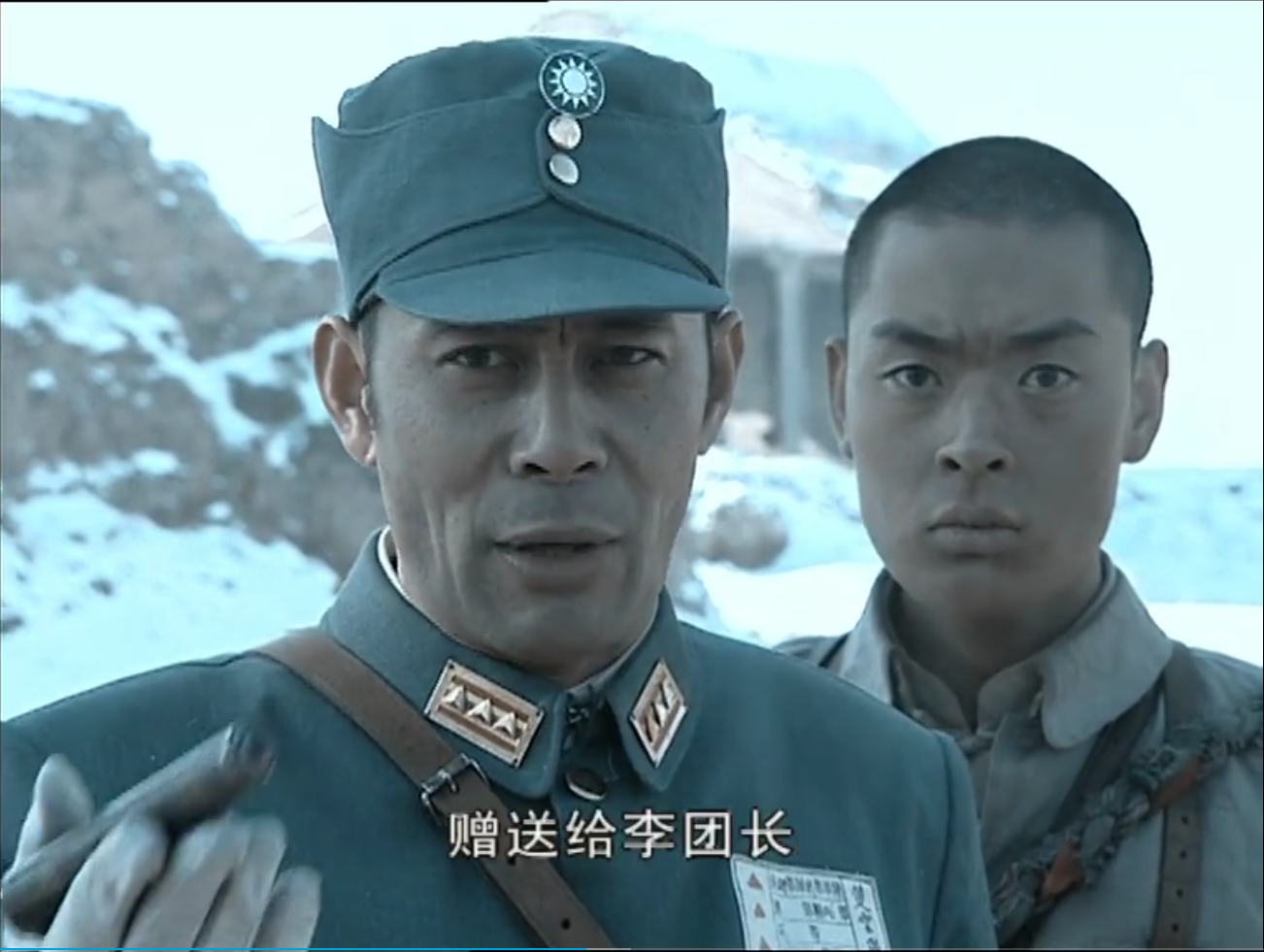 沙雕氵萌新最近在边拖尸边看亮剑看到楚云飞送枪那段