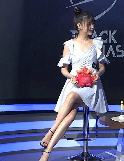 曾经觉得基尼的腿不错 发现还是琪琪的比例好啊