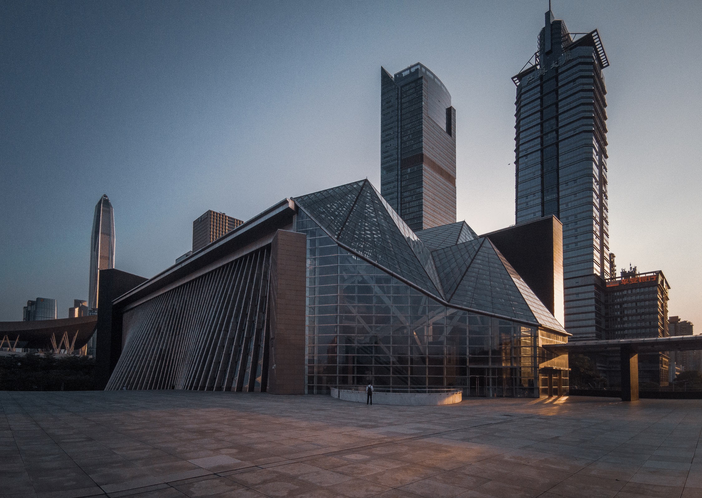 昨天自己一个人跑深圳图书馆转了一圈拍了点照片