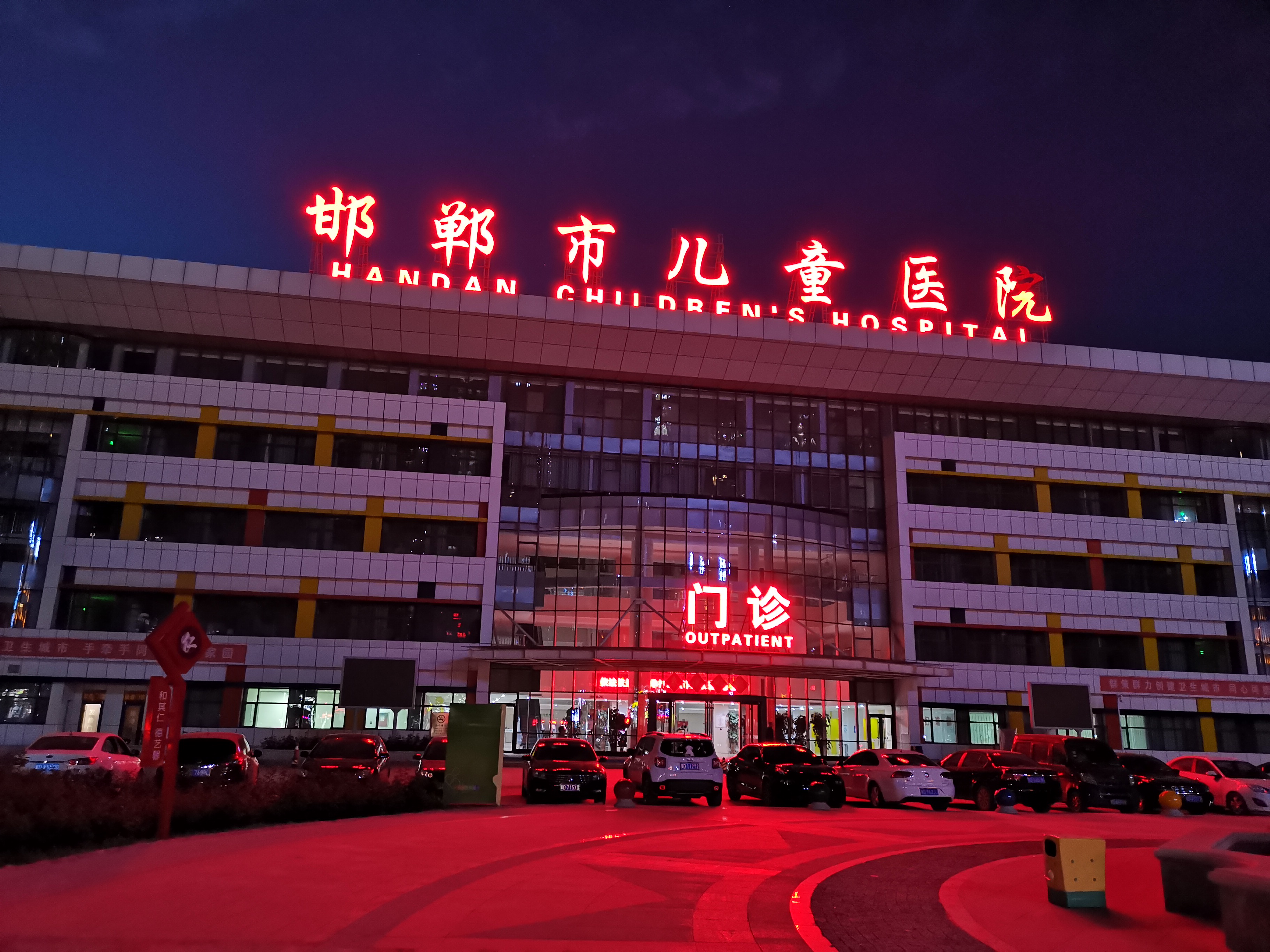 发现mate20x自动模式拍夜景也偏色啊