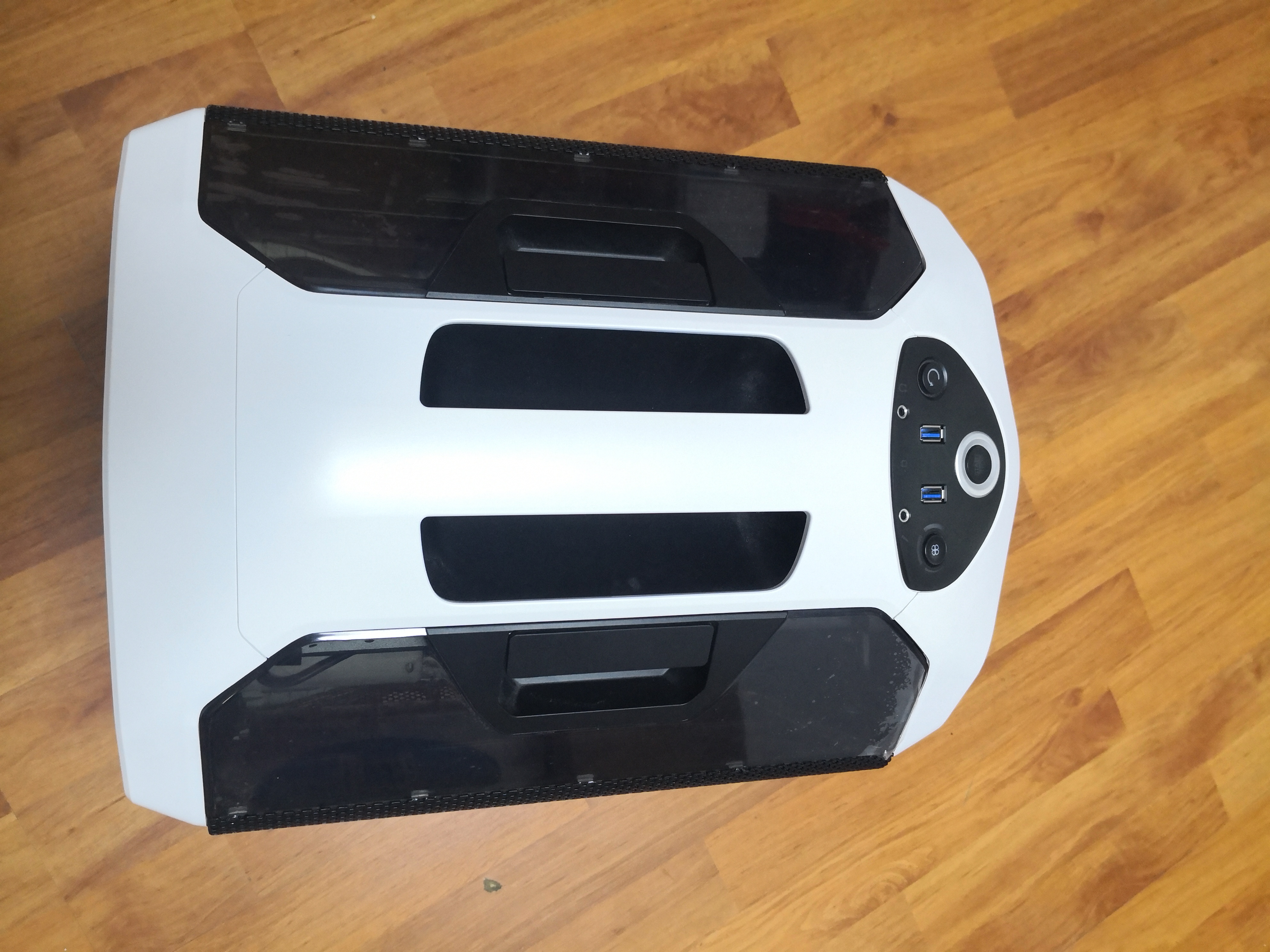 [电脑硬件]海盗船380t itx机箱9.99成新