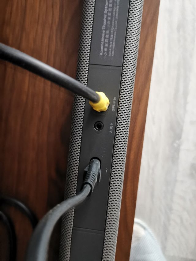 00:34):  专门去搜了一下小米回音壁 不是有光纤吗…… 电源接口旁边