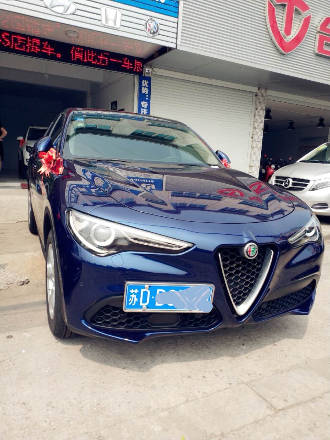 阿尔法罗密欧stelvio200hp精英蒙特卡洛蓝简单提车作业