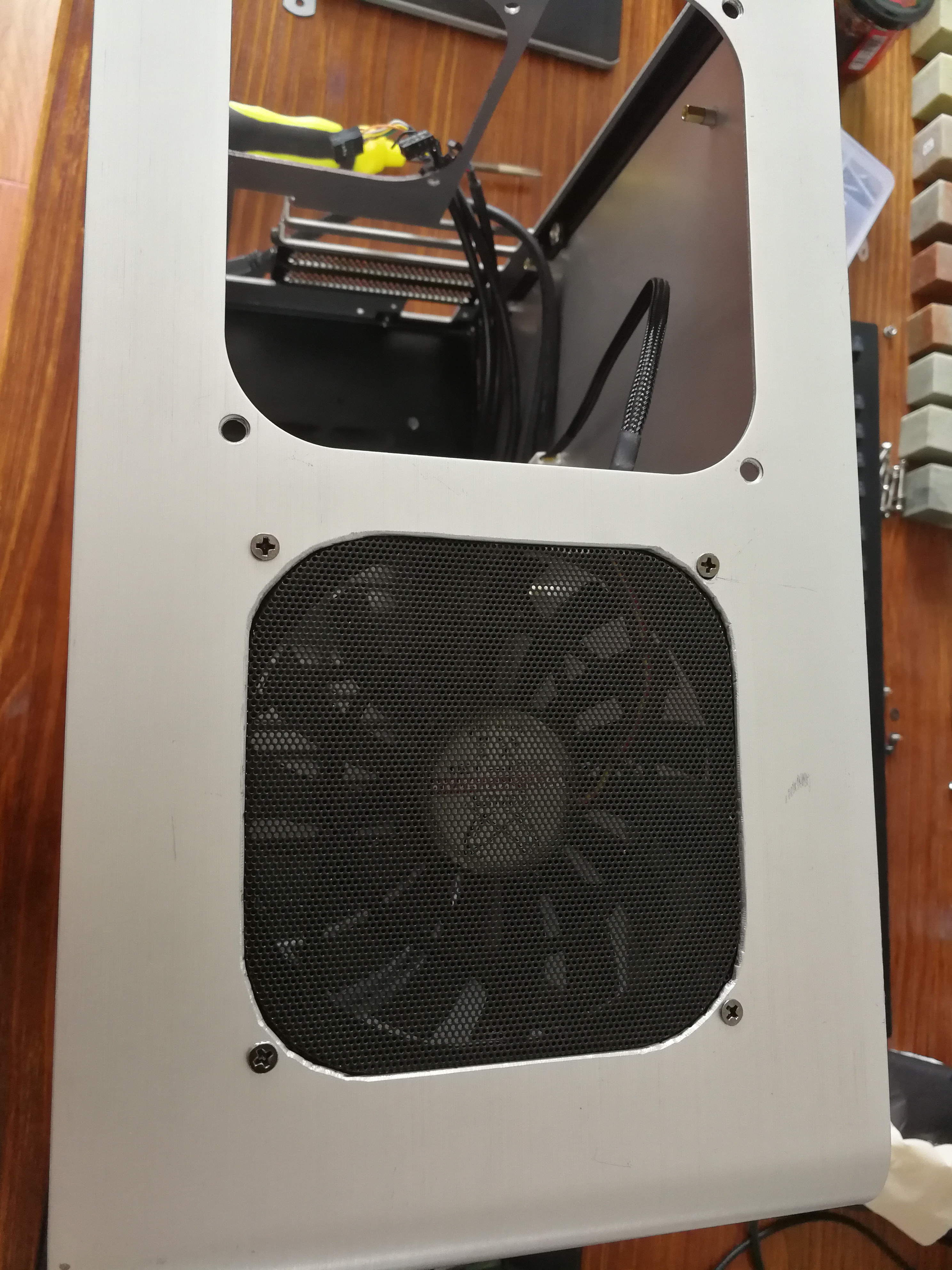 乔思伯umx3顶部开孔给电源透气非一般的感觉