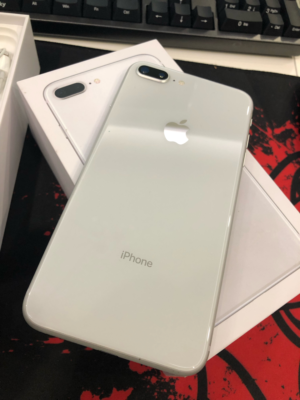 已出手机平板手机iphone8plus白色国行64g3100元