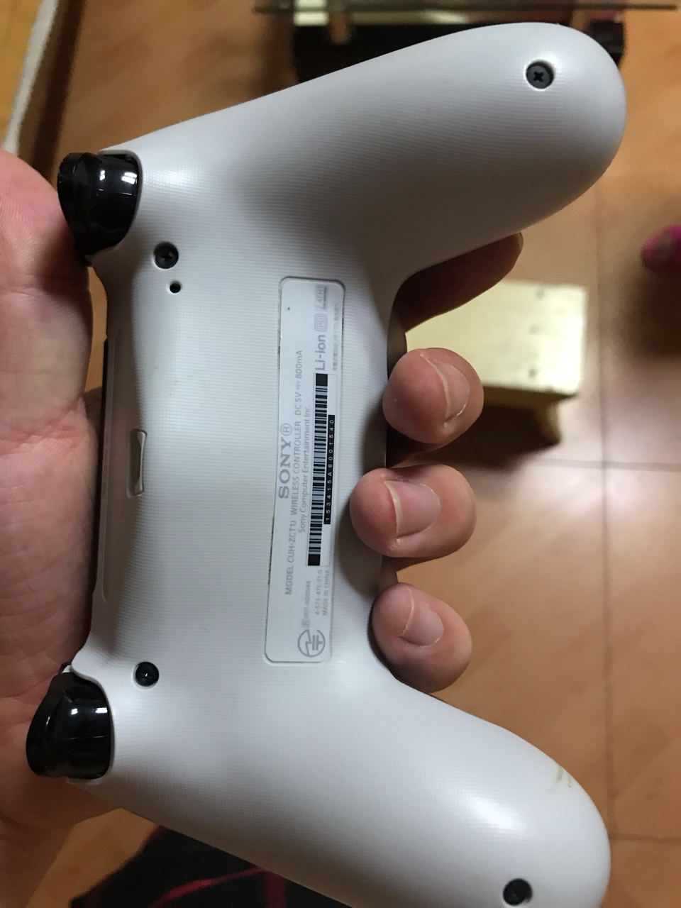 电视游戏主机掌机ps4手柄两个没有包装一个晶透白一个白图已补