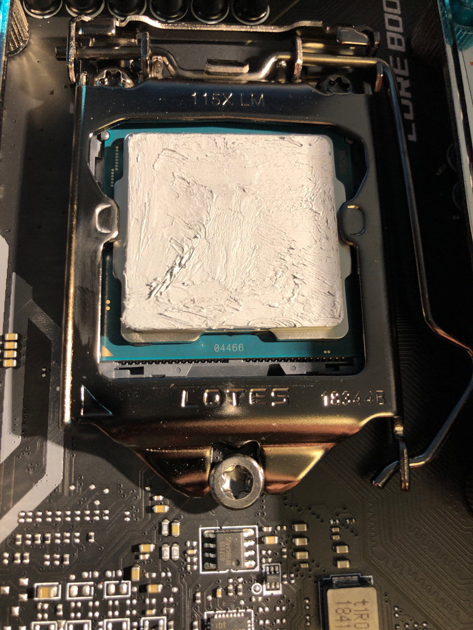 老哥们,我又来提问了,硅脂涂成这样可以吗