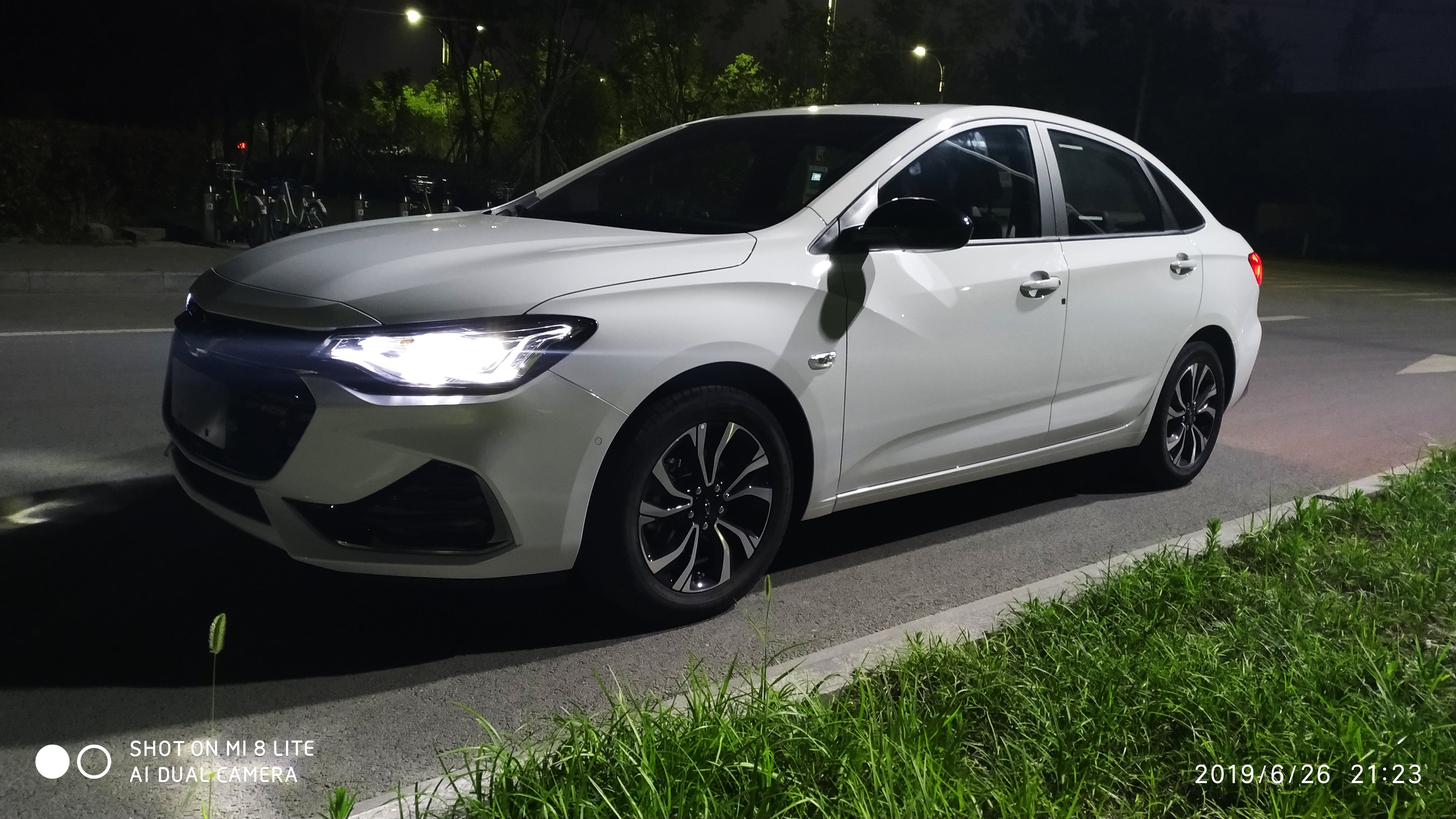 提车作业雪佛兰科鲁泽rs330t痛快版国vi白色极简提车作业