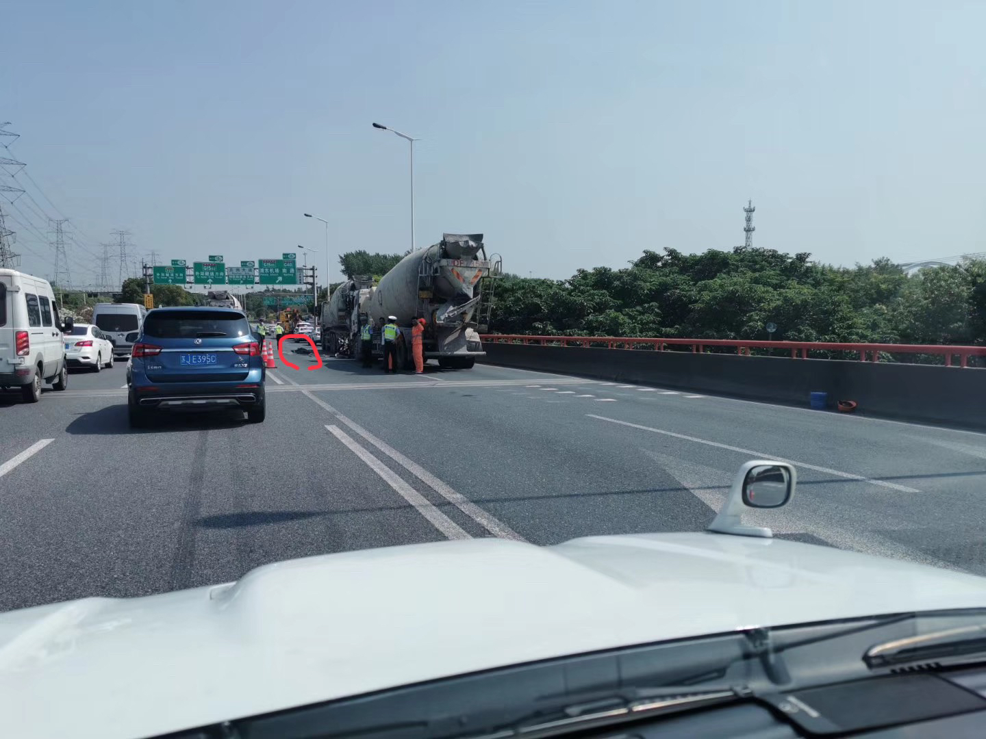 上海今天早上五洲大道惨烈事故