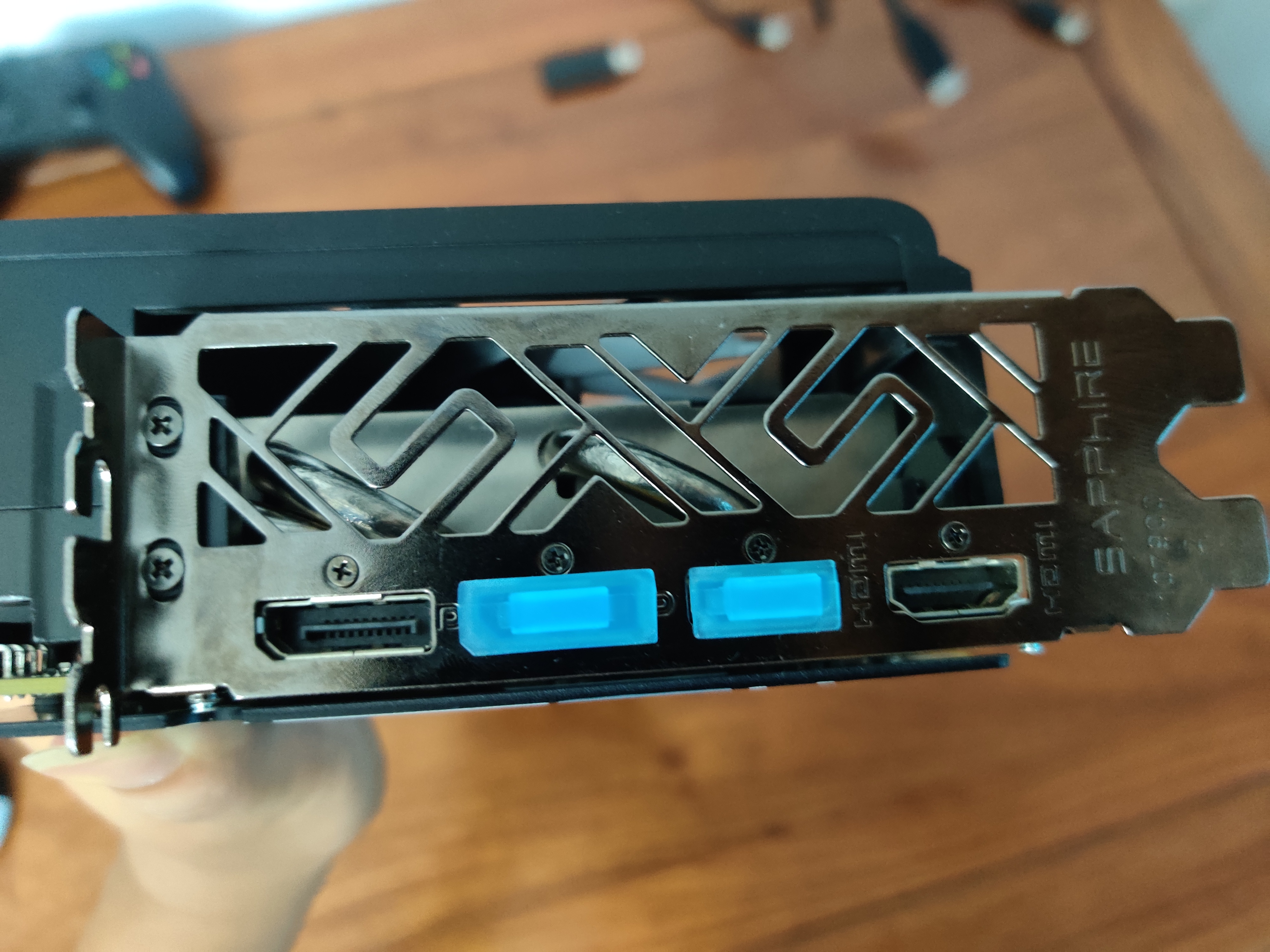 电脑硬件蓝宝石超白金vega64显卡已出十铨3200夜鹰