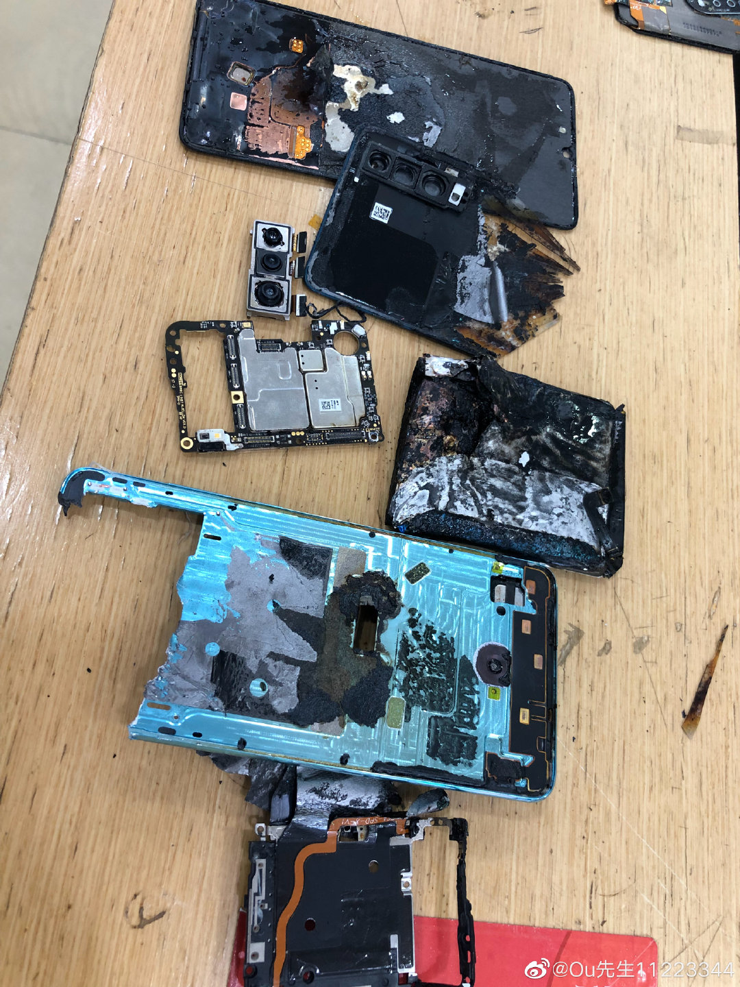 天太热网友新买10天的华为p30爆炸上微博维权