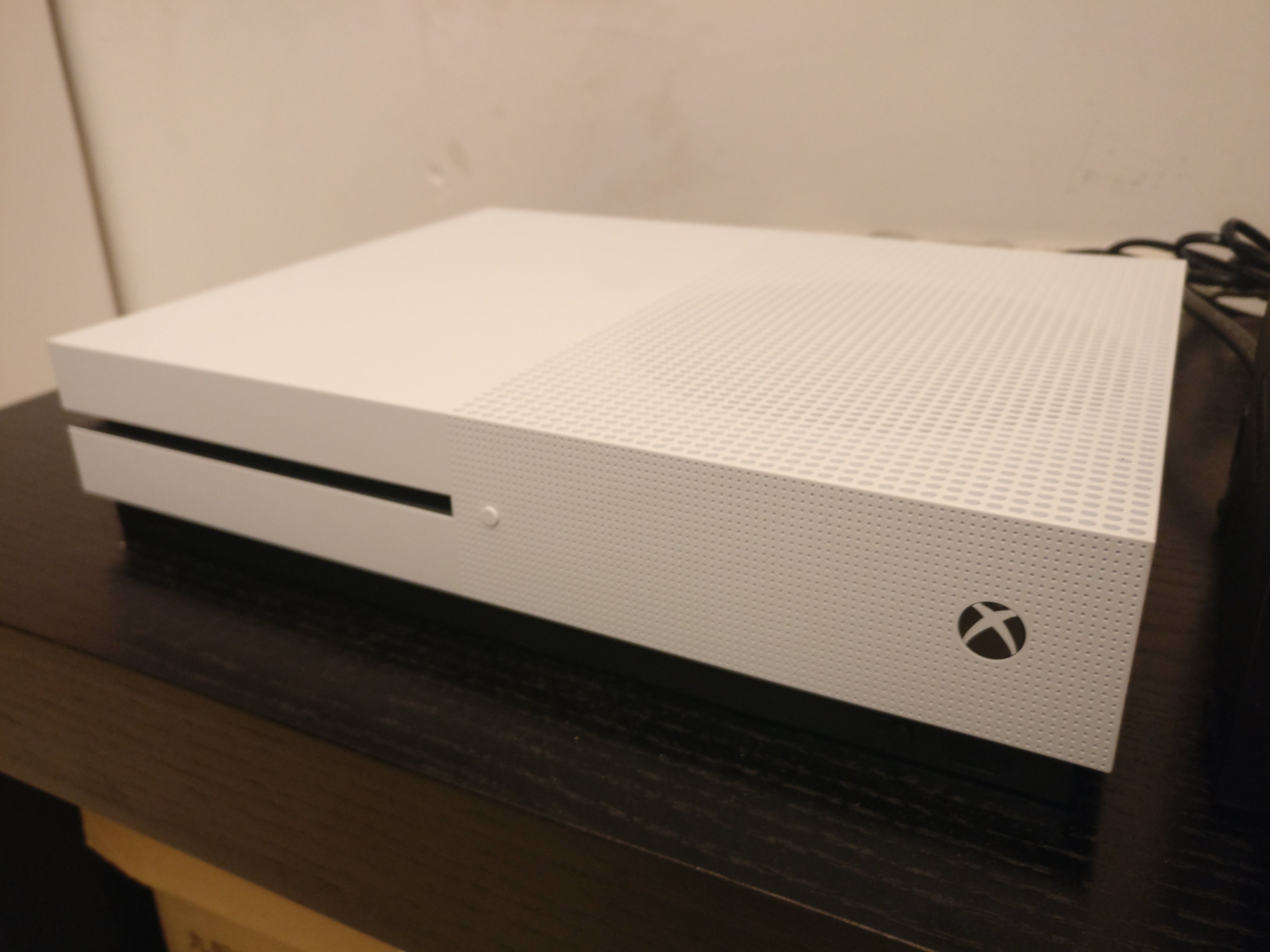 xbox one s 白色港版 500g[1000包邮][已出]