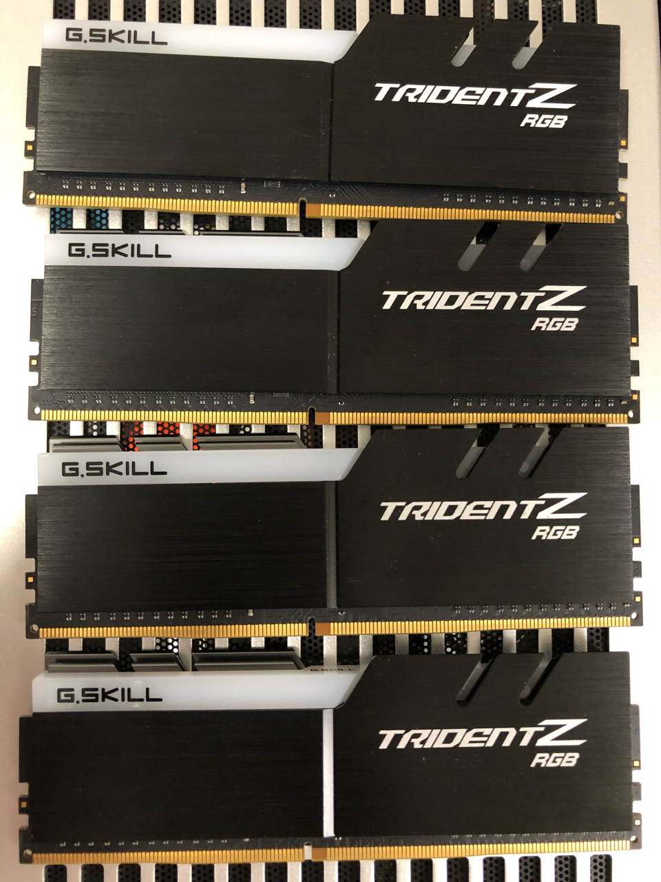 电脑硬件幻光戟3200c14稳跑4600已出