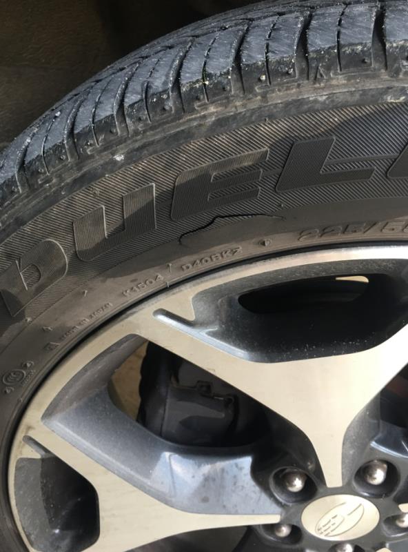 轮胎侧面有个大口子要换胎吗