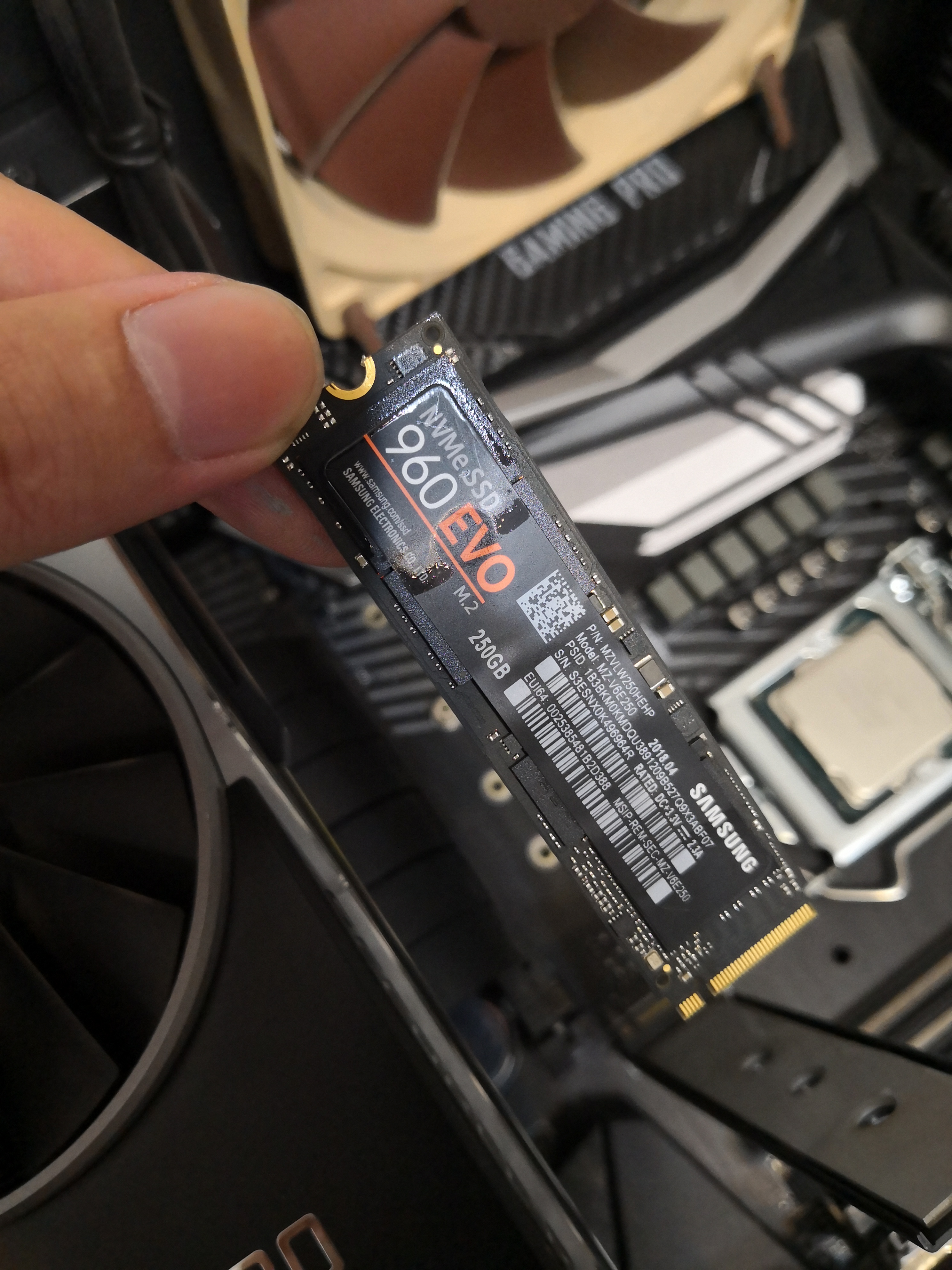 为啥m2固态上会有液体呢