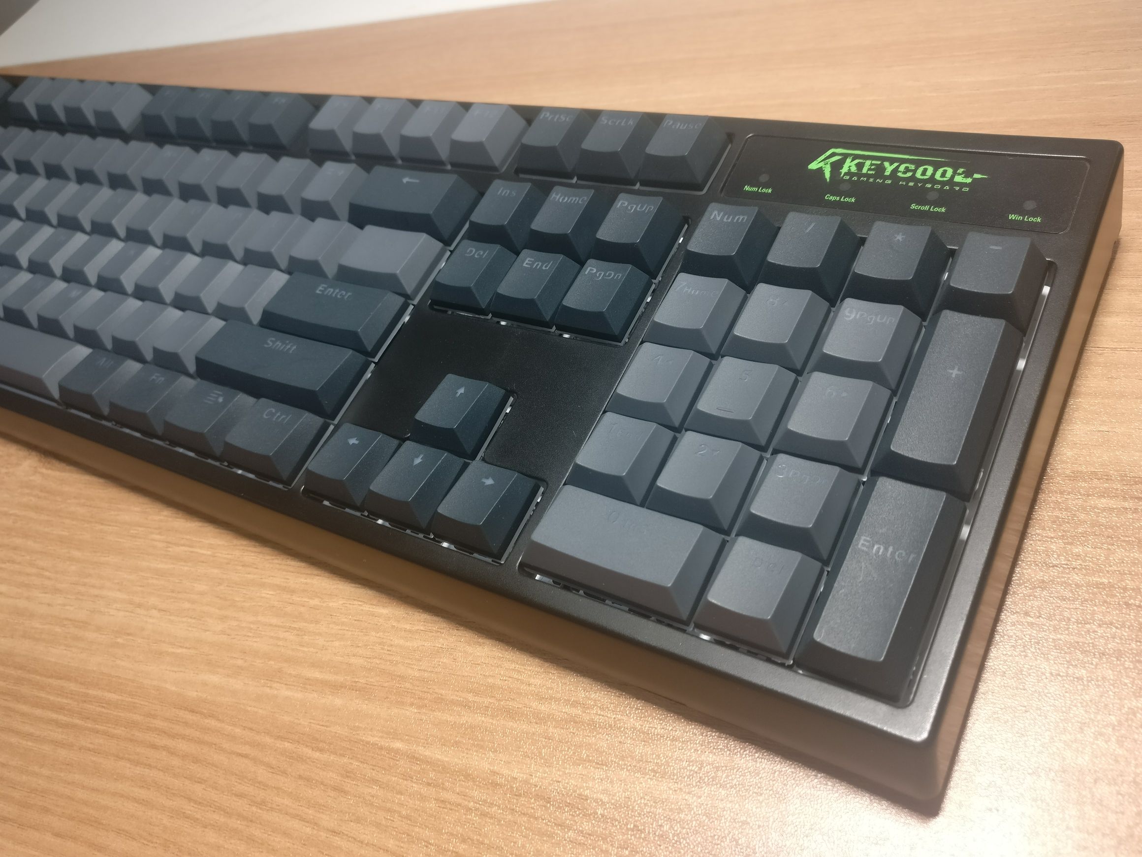 电脑外设237顺丰包邮出凯酷104佳达隆g黄轴rgb背光机械键盘