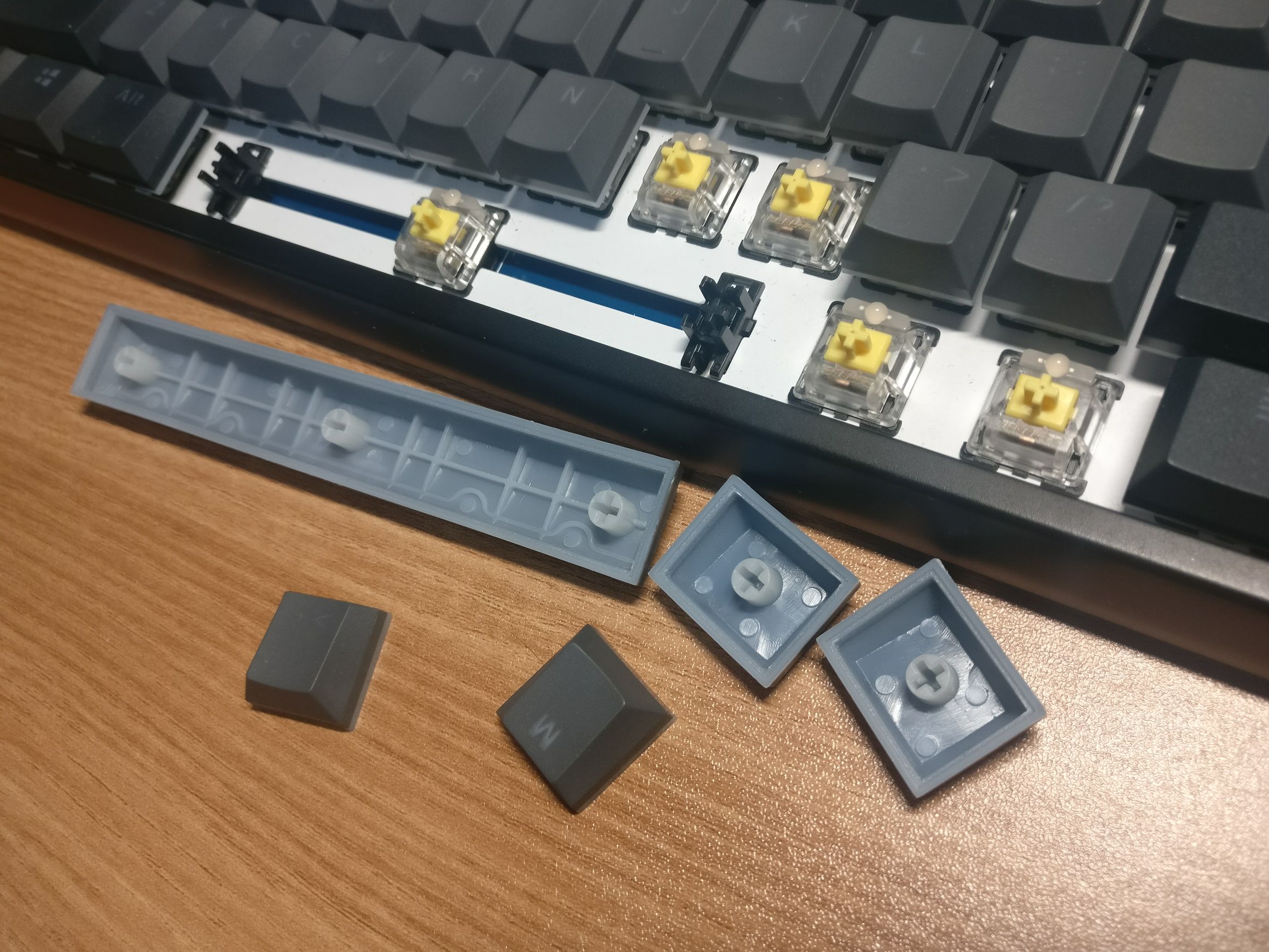 电脑外设237顺丰包邮出凯酷104佳达隆g黄轴rgb背光机械键盘