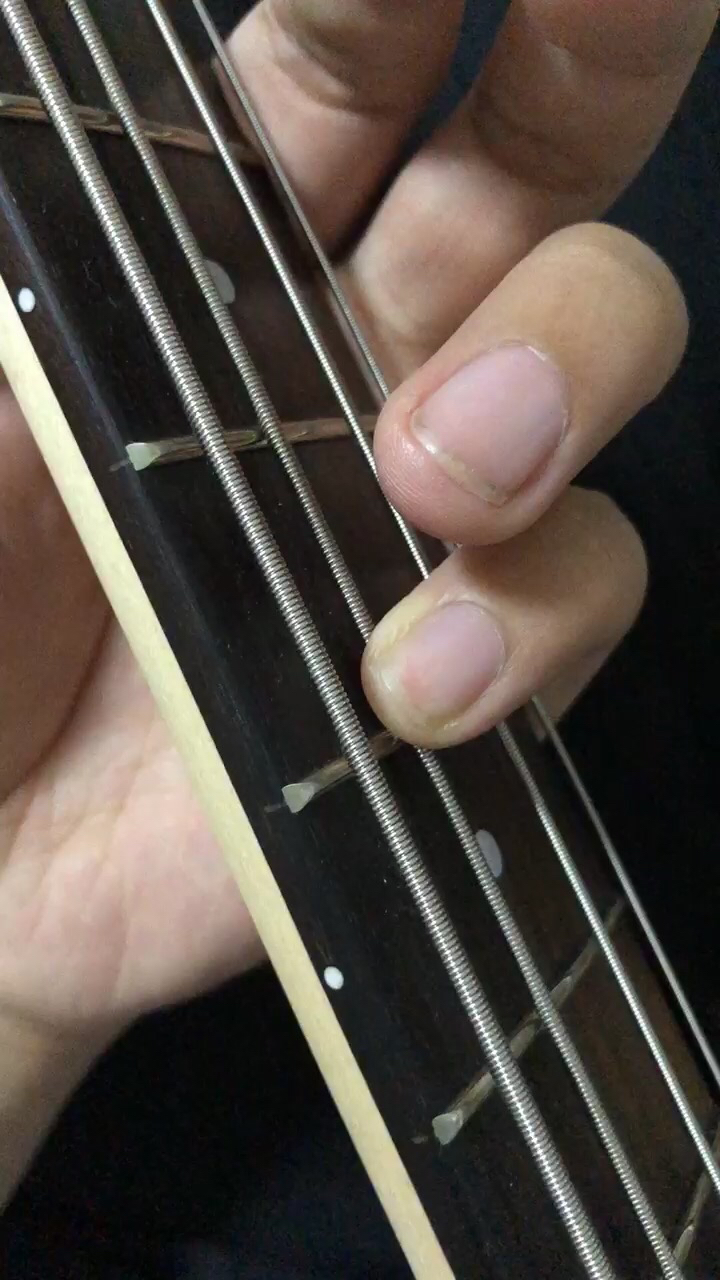 求助贝斯左手抬手打品杂音