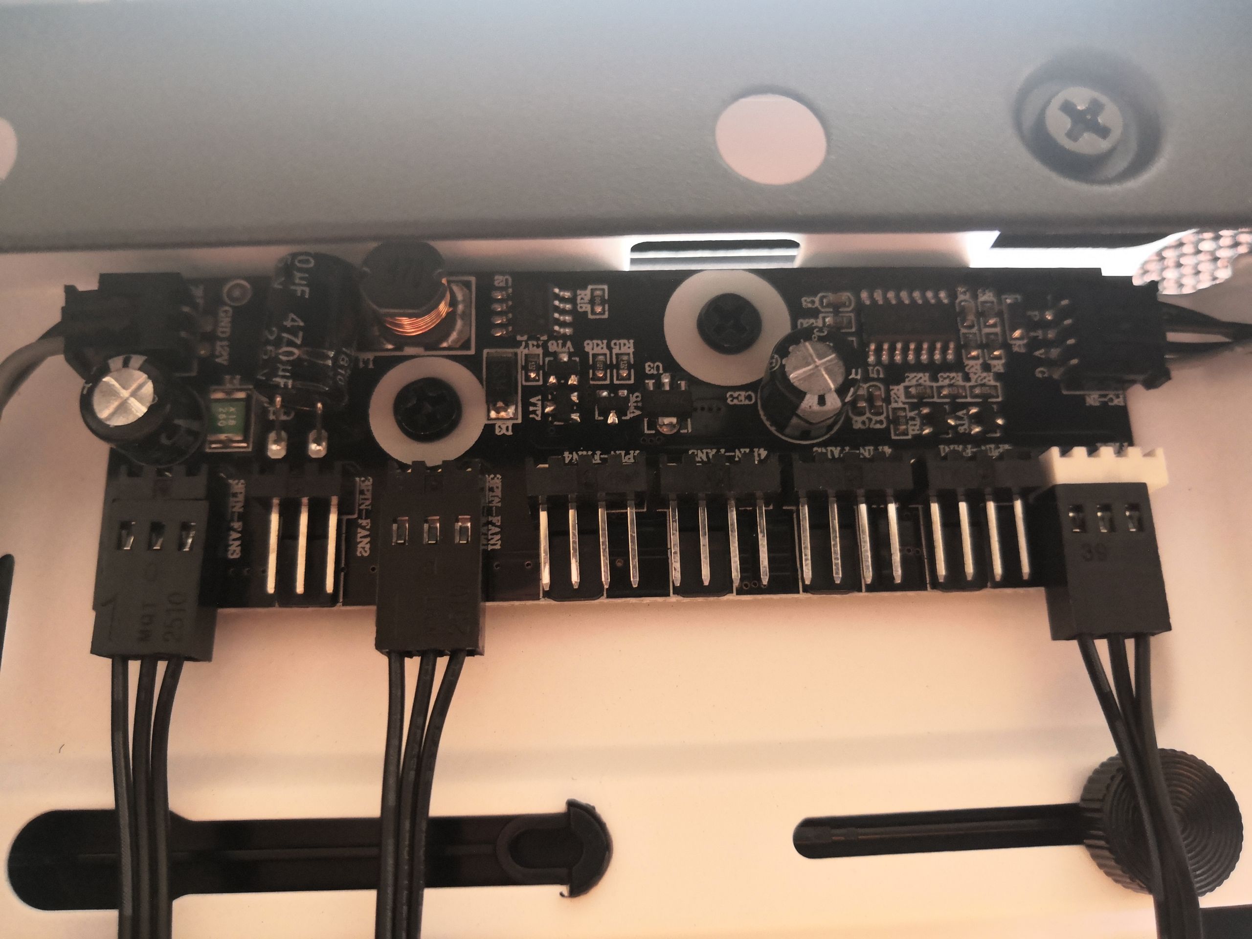 关于追风者p600s的机箱自带集线器