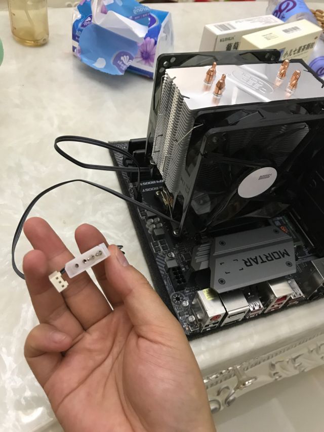 我猜是散热风扇插错口了,你cpu散热器的风扇插在sys的接口上,插上报错