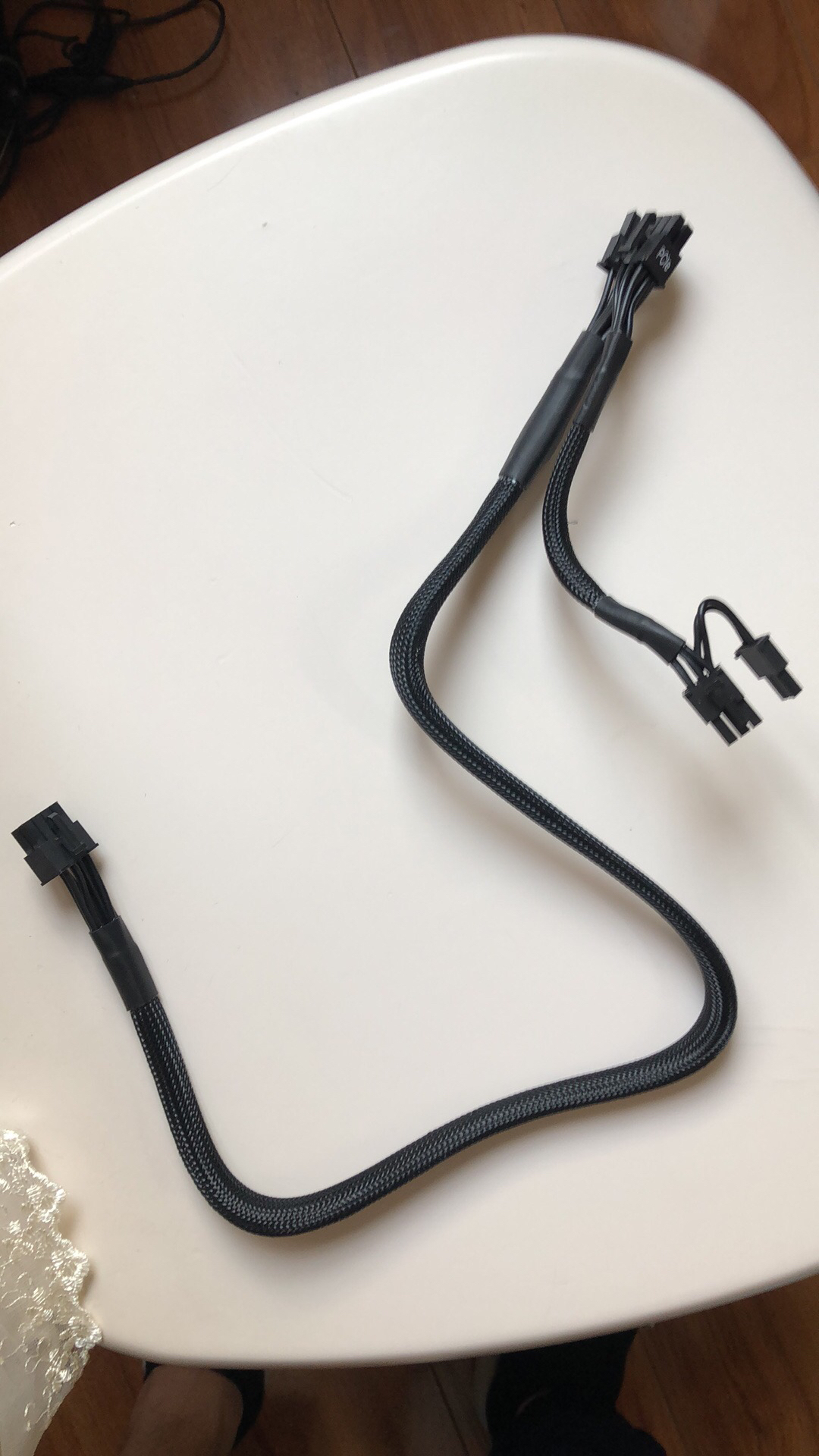 插有两个8pin接口但是买的模组电源线没有就找到一个44的cpu电源线