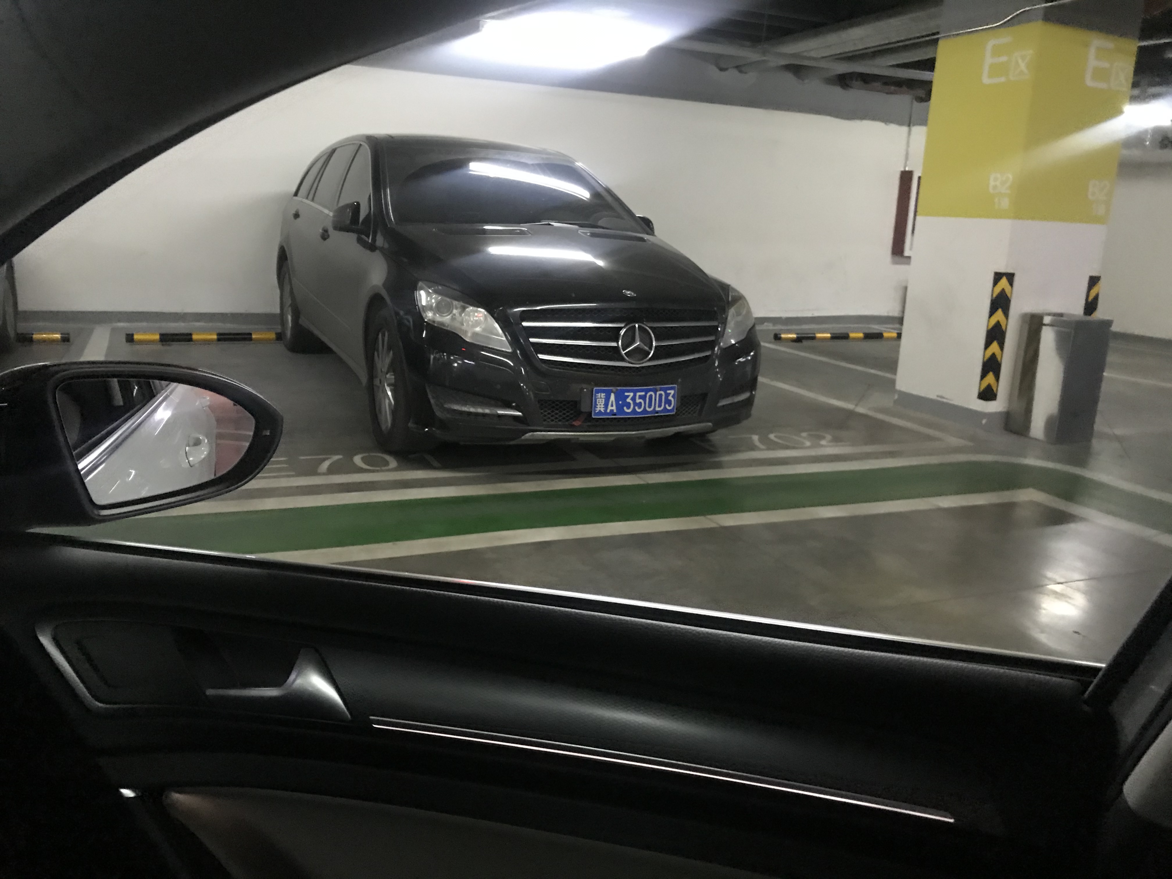 撒比车停的真好