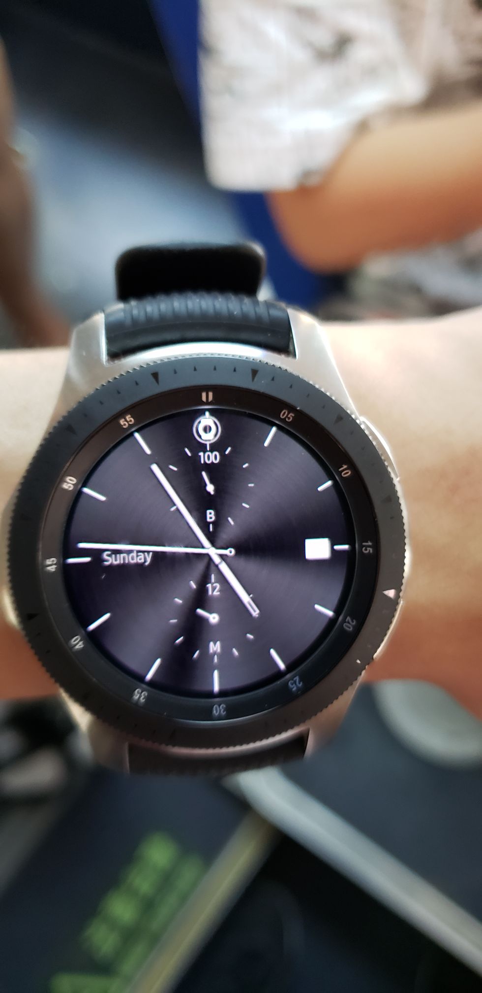 有没有屌大的说一下三星galaxy watch active怎么样?被外观毒到了