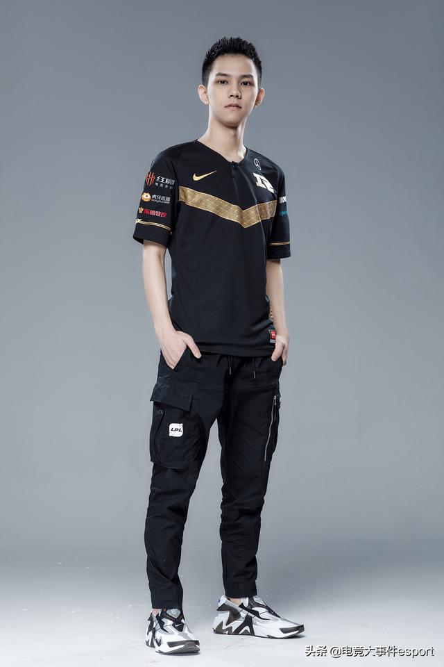 rng战队问个轻松的rng这个nike新队服哪里买