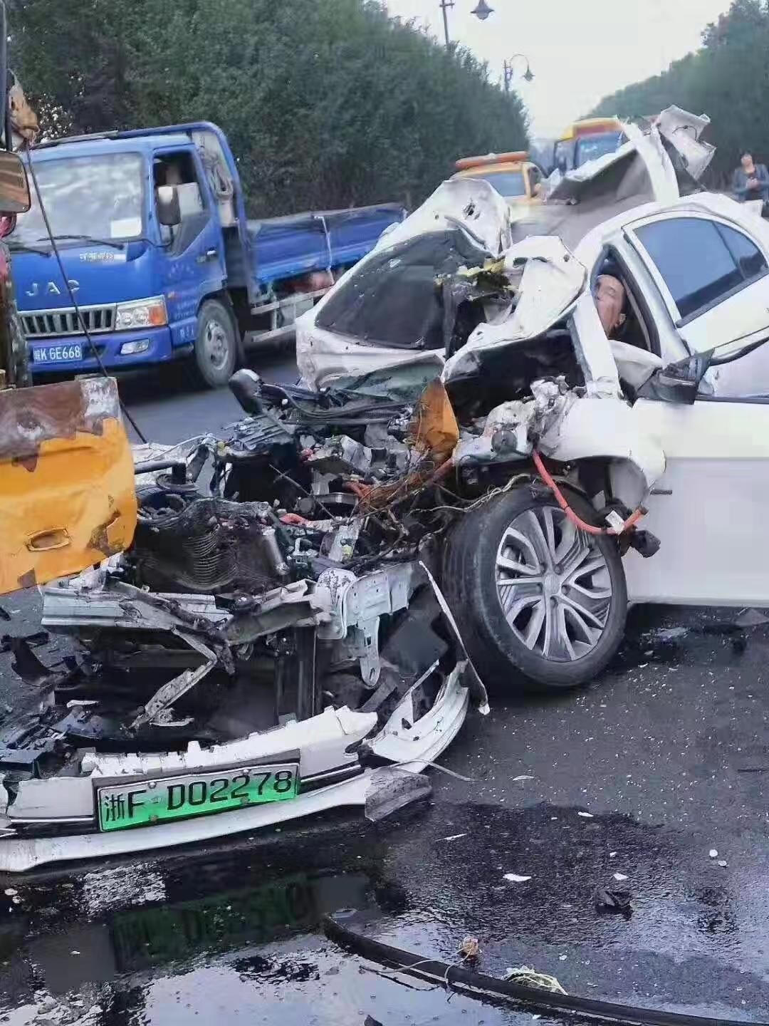 这是吉利哪款新能源车这个25碰撞能拿到合格不内有血腥高能照片慎入