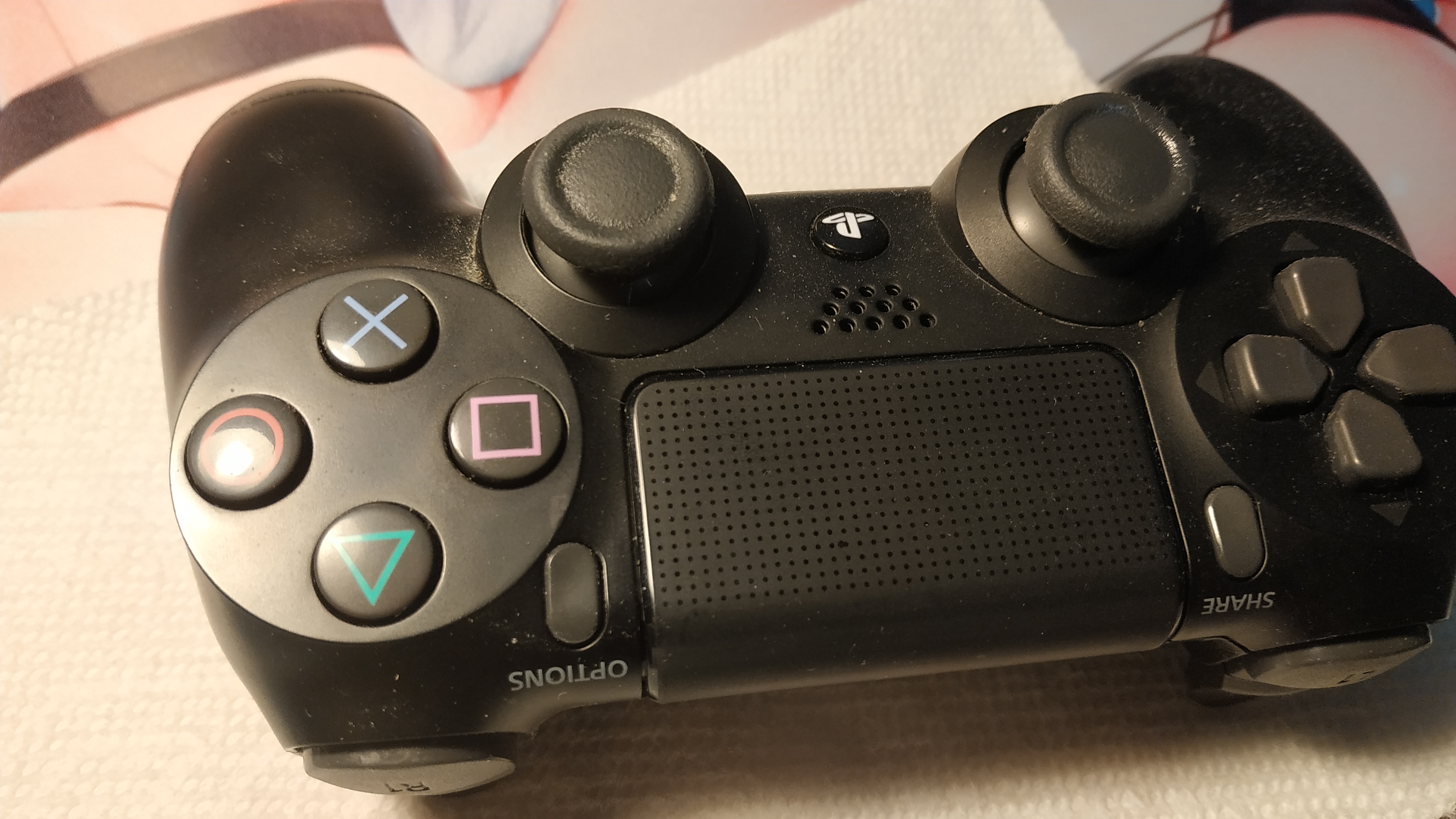 [求助] ps4手柄最近2年是换过新的外壳设计吗