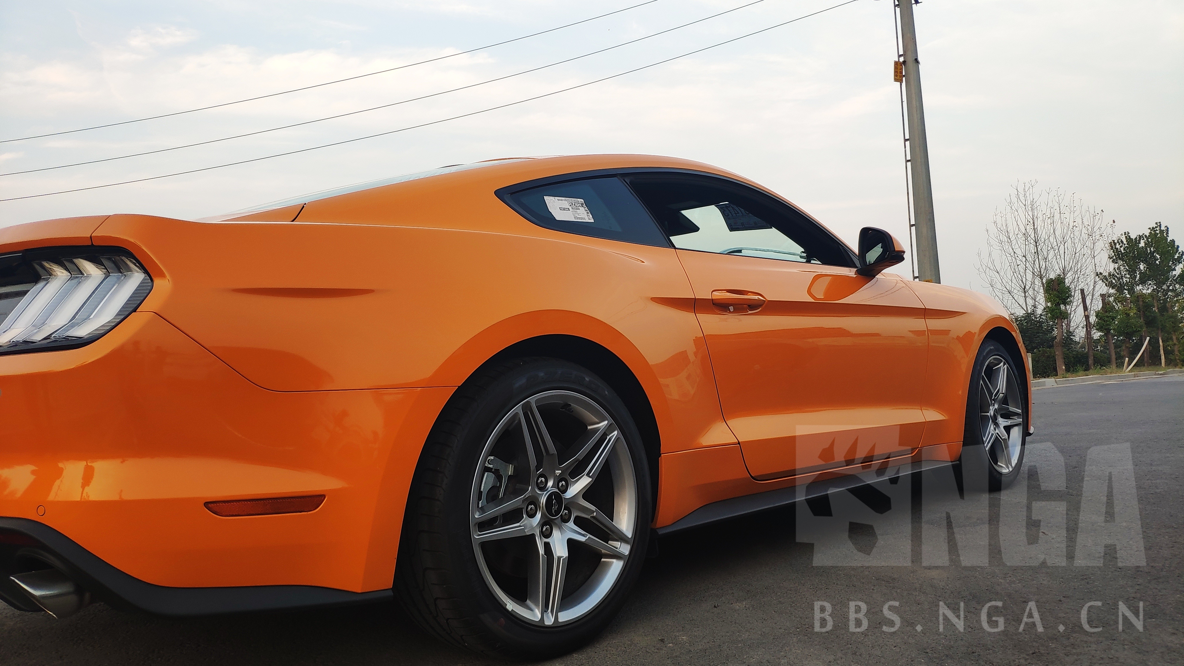 福特野马2019款中规狂暴橙提车作业