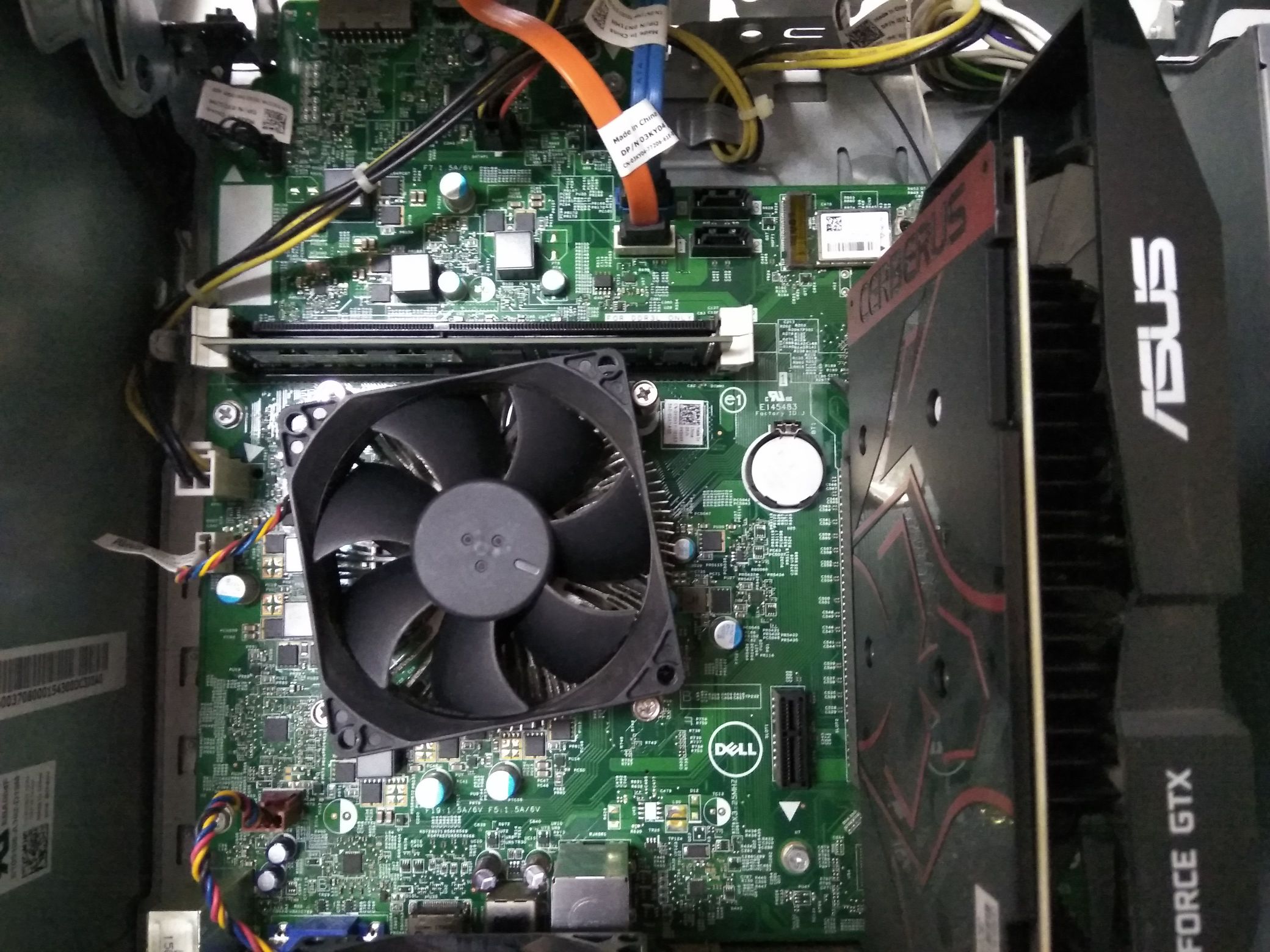 大佬们帮我看看这个主板m2插口在哪