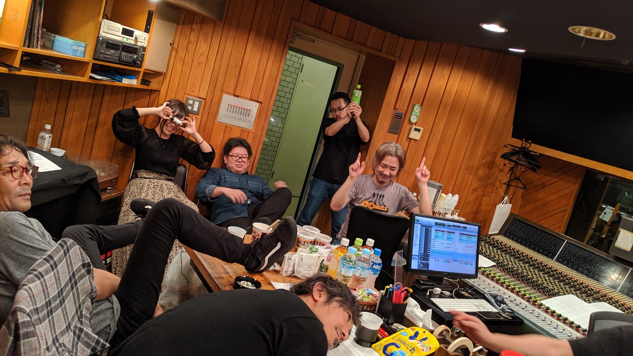 速报theprimals在最后交货期限通宵加班录制连续工作长达22小时