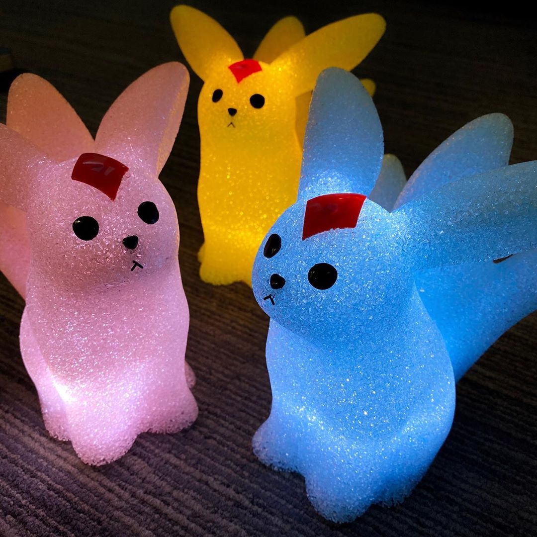 国际服官方ins放出了宝石兽灯周边图