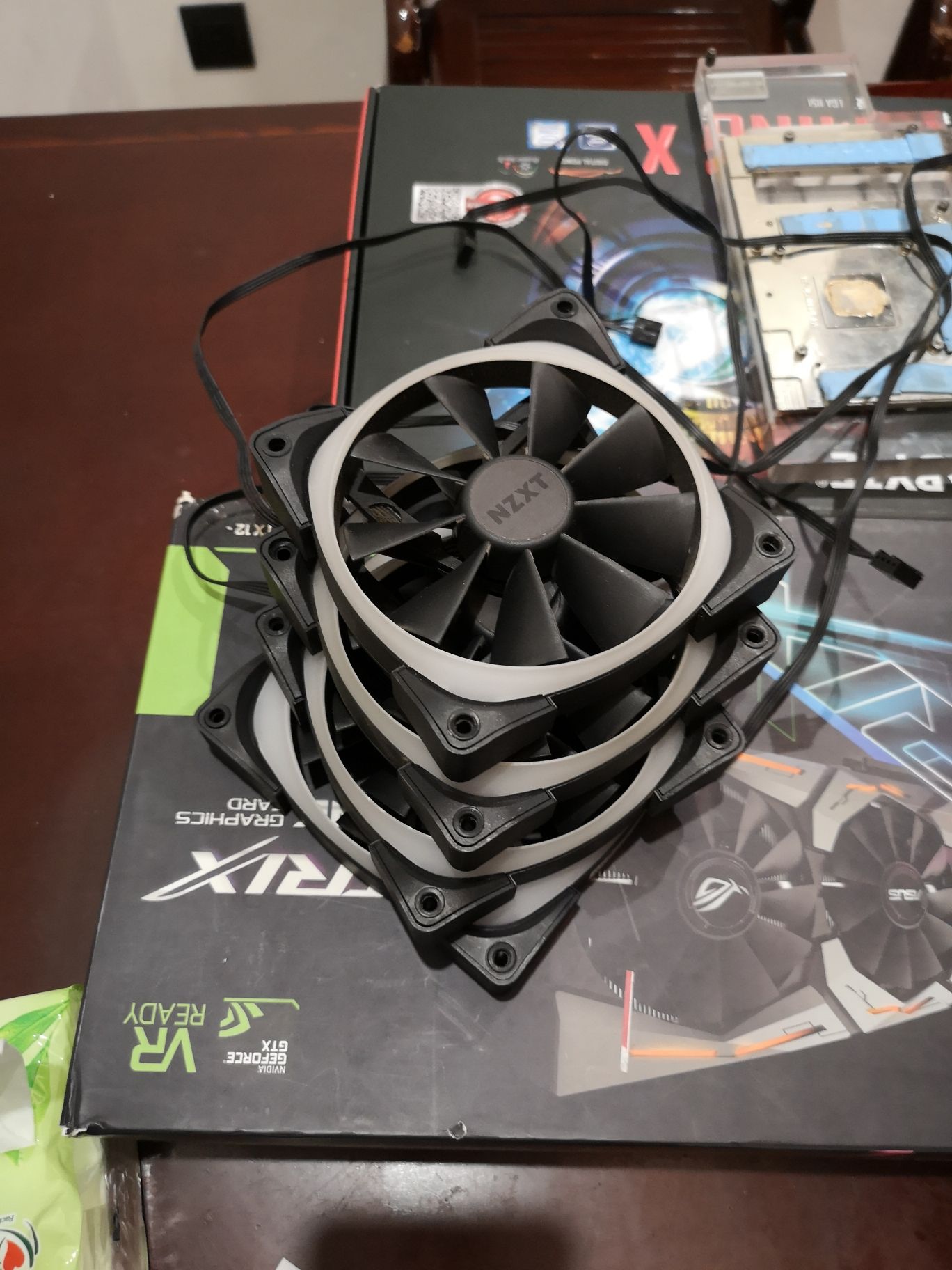 [电脑硬件]恩杰 一代 rgb 风扇120x3 140x1 控制器