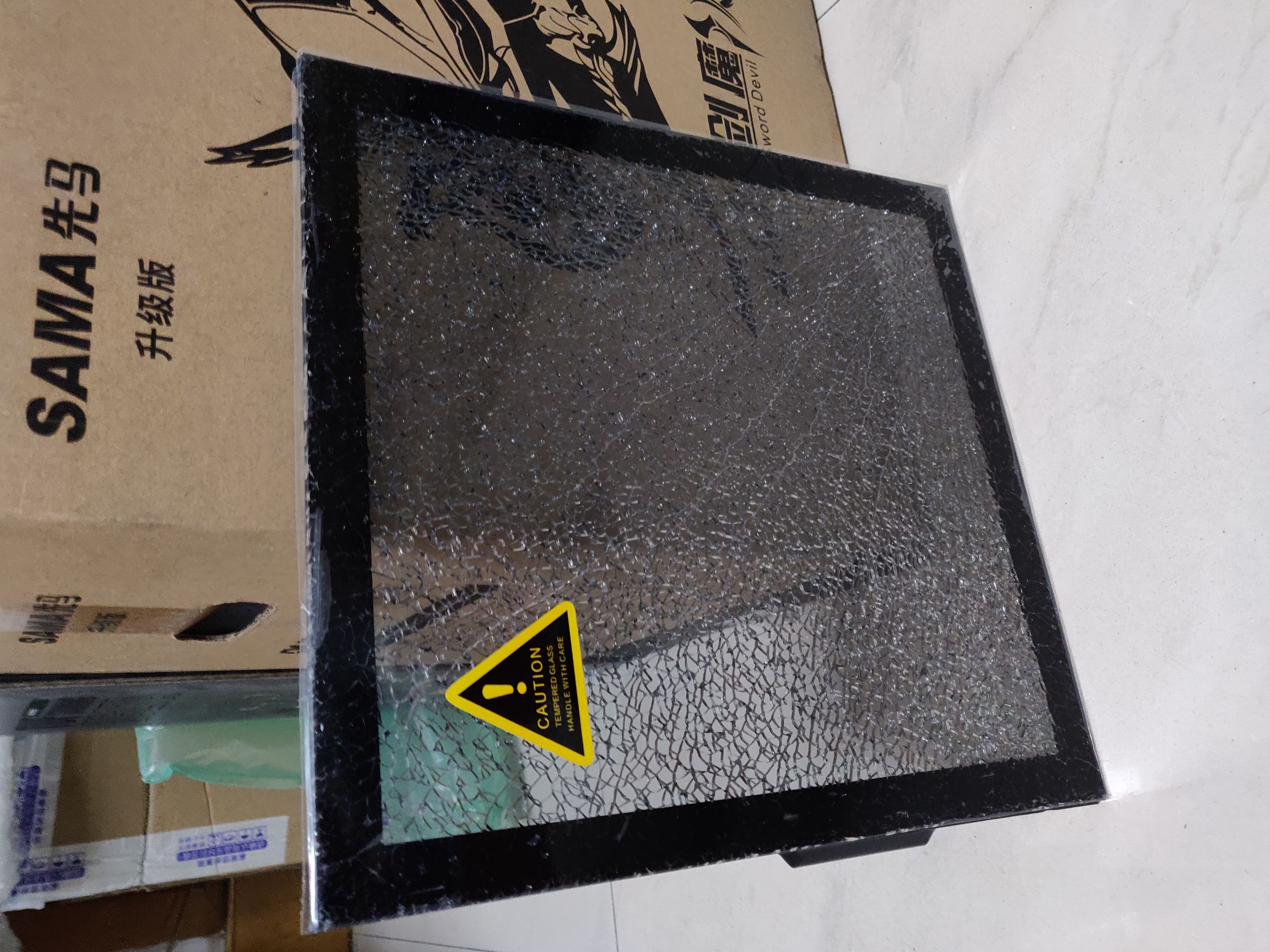 [硬件产品讨论] 爱国者yogo m3机箱,磁吸侧开门钢化玻璃会不会容易炸