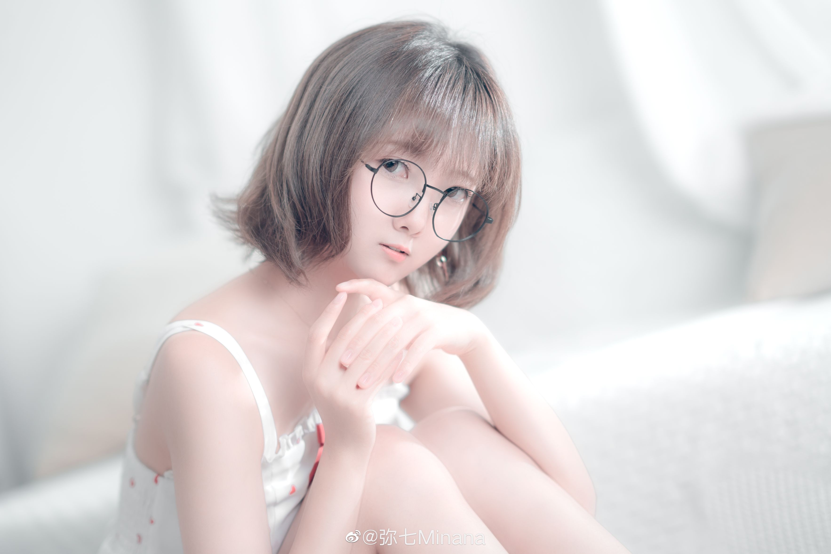 rng战队女装香锅外加十级美颜特别是扶眼镜那几张妈呀震撼我心