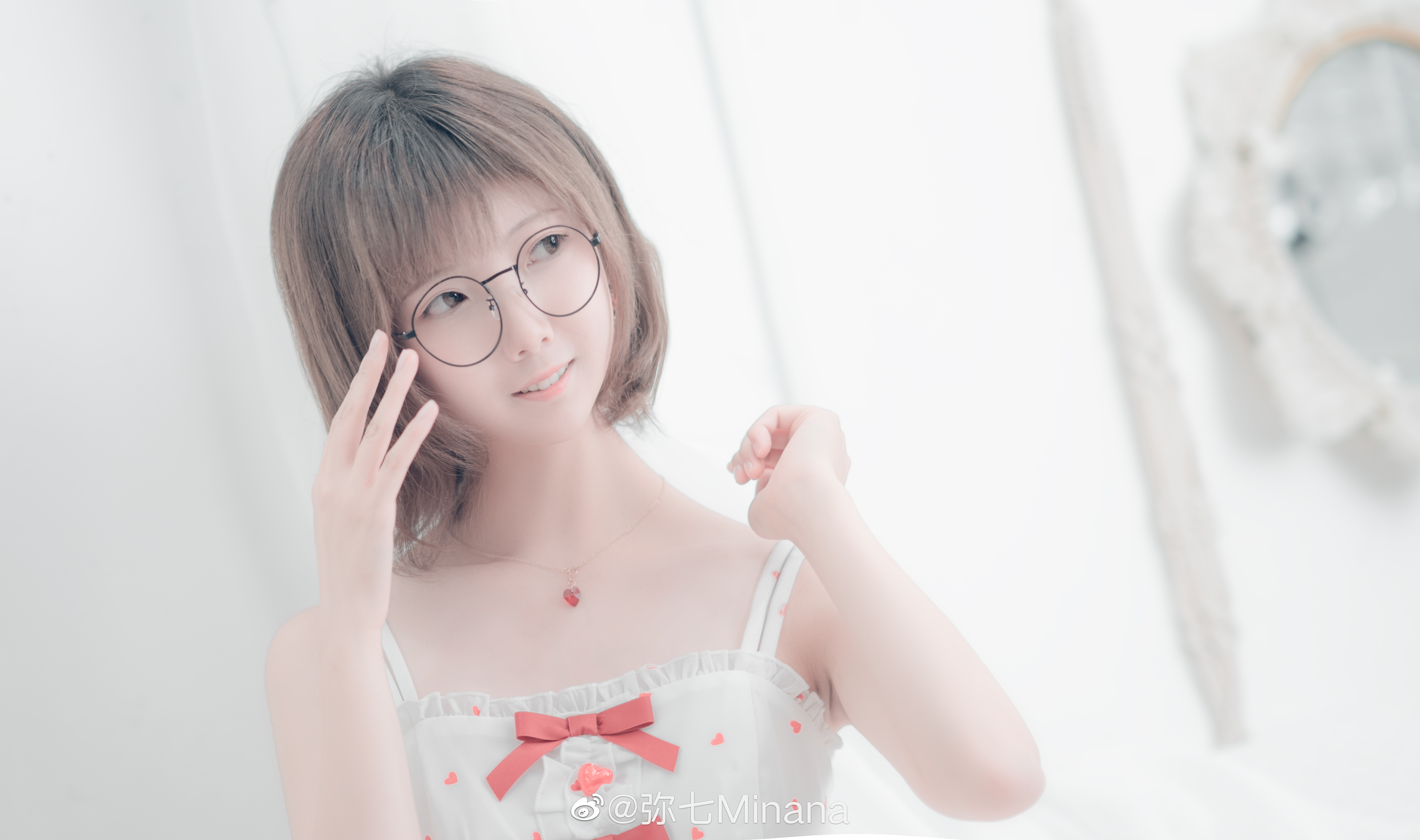 rng战队女装香锅外加十级美颜特别是扶眼镜那几张妈呀震撼我心