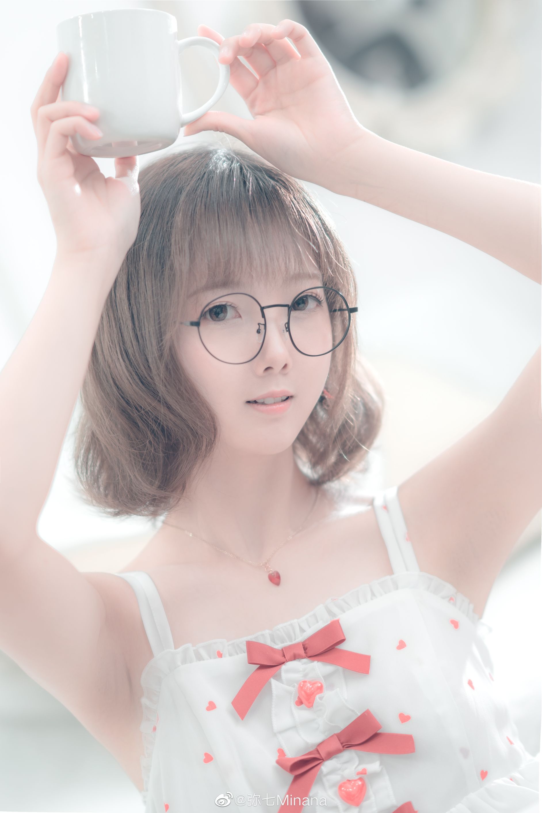 rng战队女装香锅外加十级美颜特别是扶眼镜那几张妈呀震撼我心