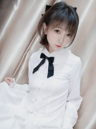 rng战队女装香锅外加十级美颜特别是扶眼镜那几张妈呀震撼我心