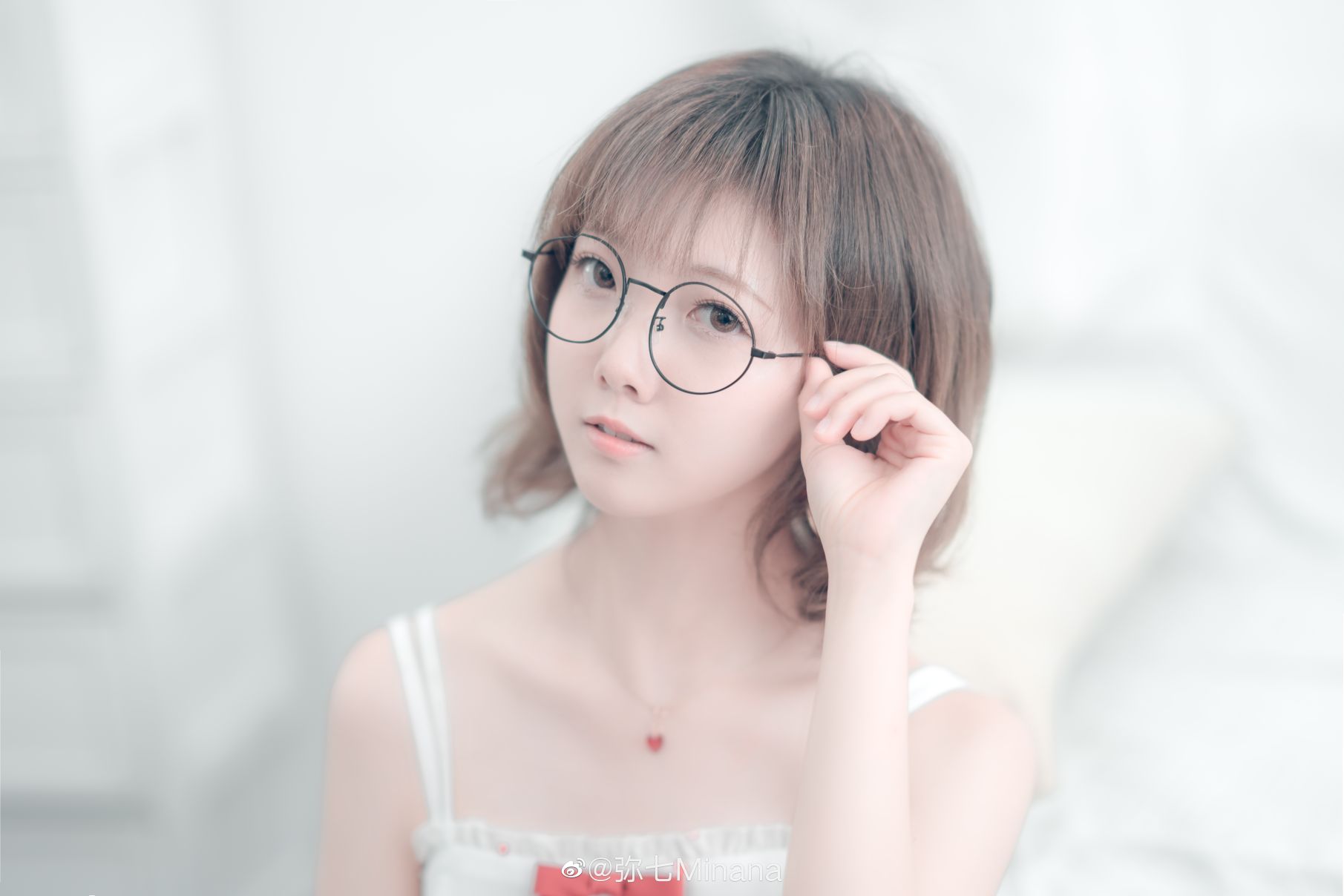 rng战队女装香锅外加十级美颜特别是扶眼镜那几张妈呀震撼我心