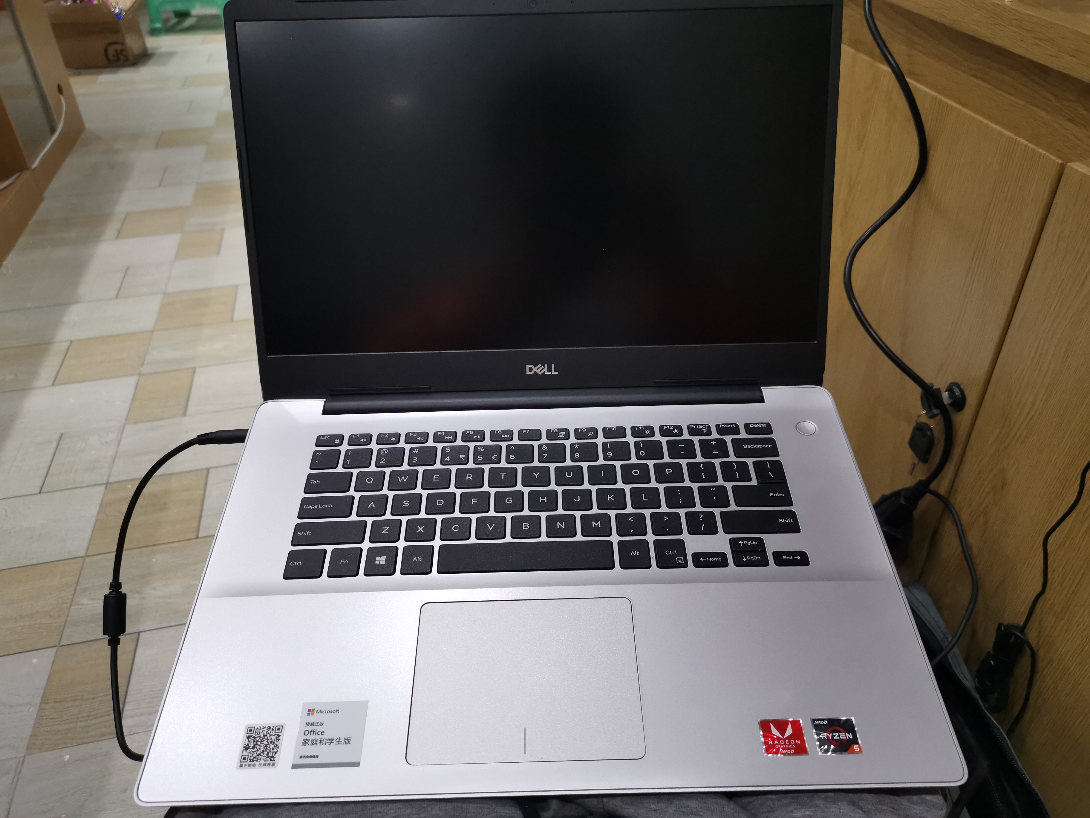 笔记本电脑出俩台几乎全新的笔记本戴尔5585和苹果笔记本mbair2017