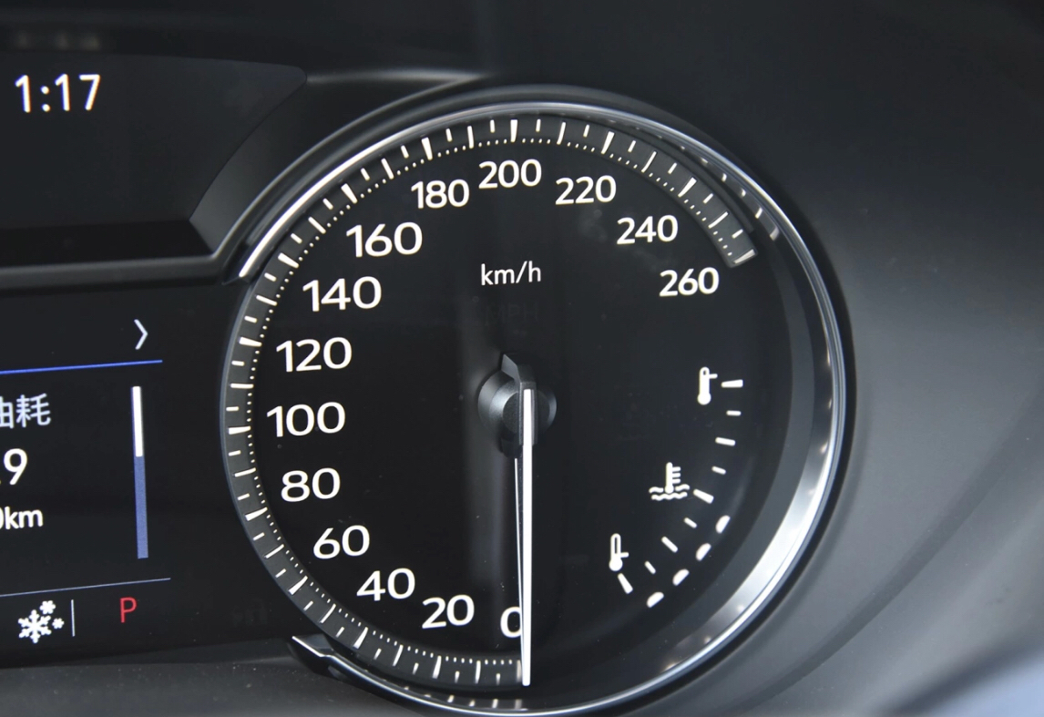 深夜猜车这表底奔300去了