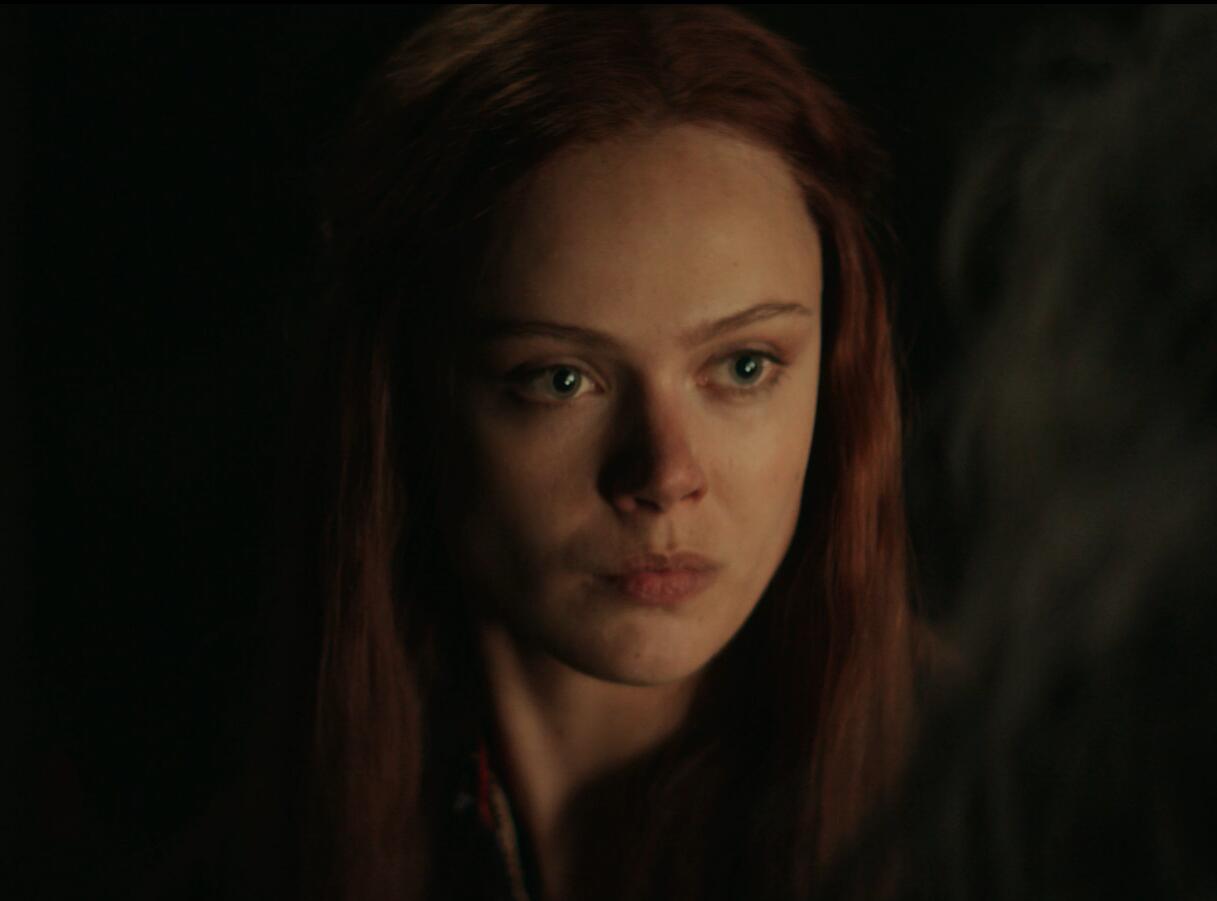 电视剧猎魔人不是为什么不让演薇森娜和特莉丝的演员互换