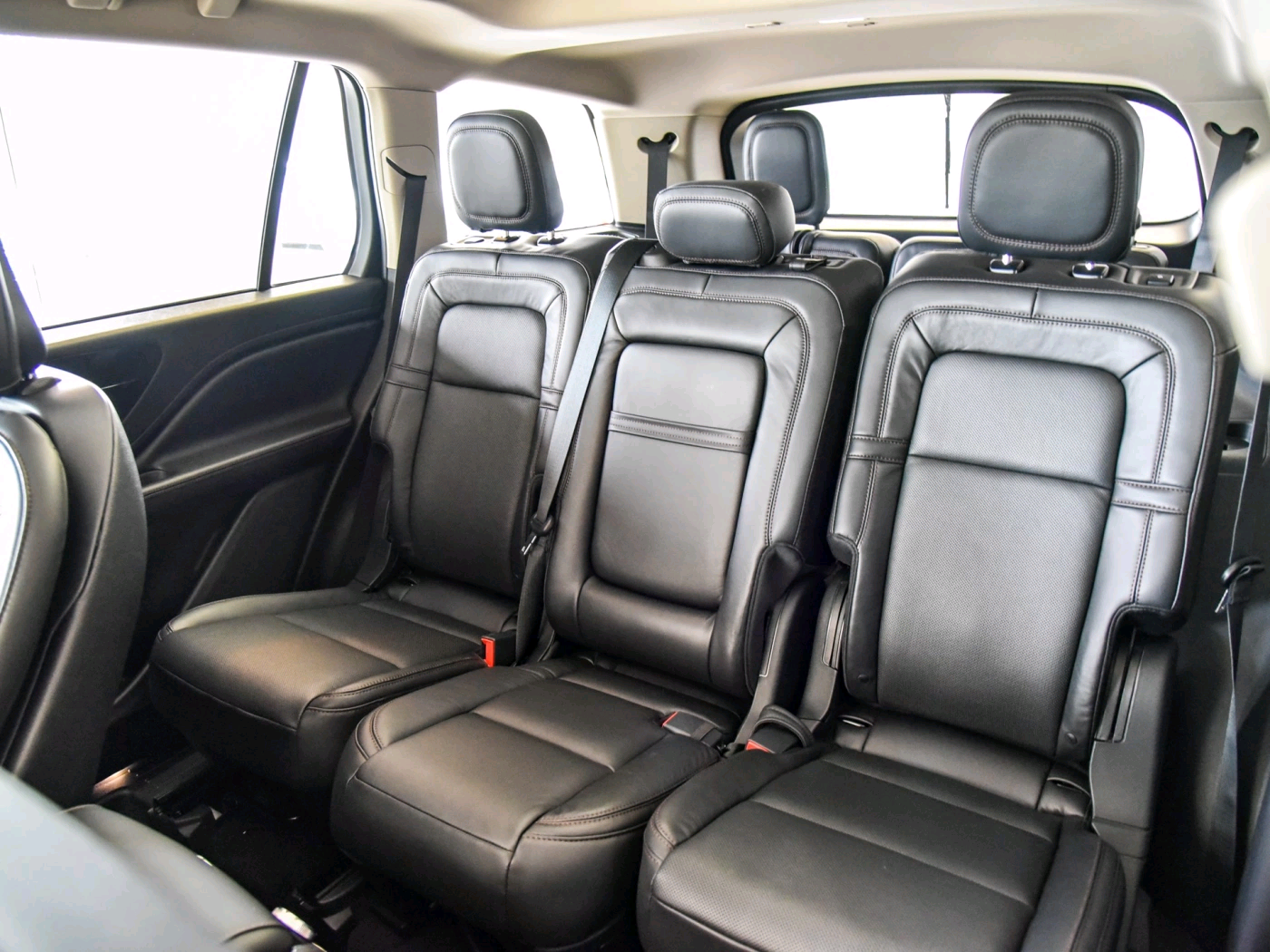 对于二孩家庭夏朗飞行家新探险者这种后排三个独立座椅的是不是比223