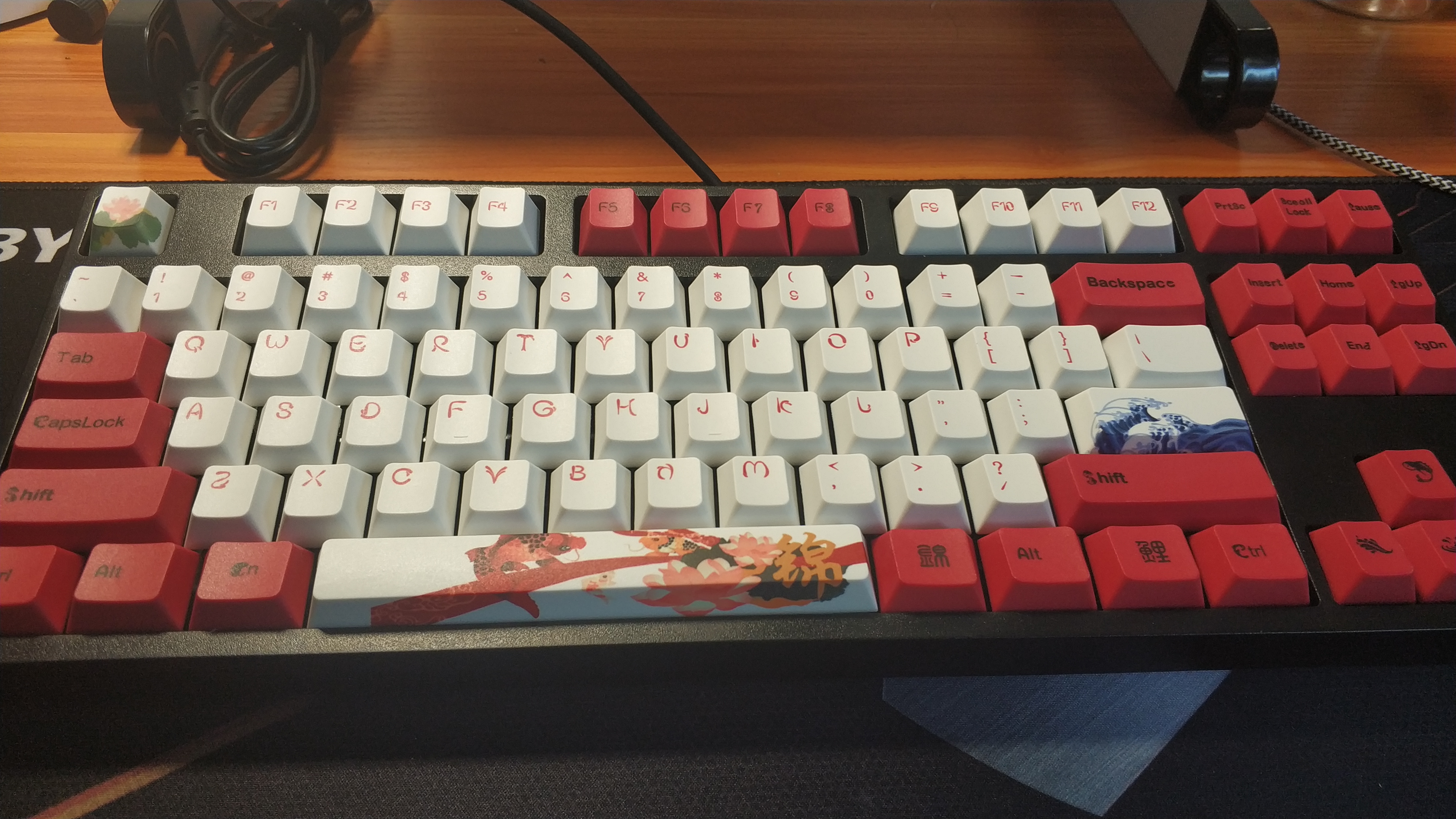 锦鲤键帽加黑色樱桃茶轴87键盘