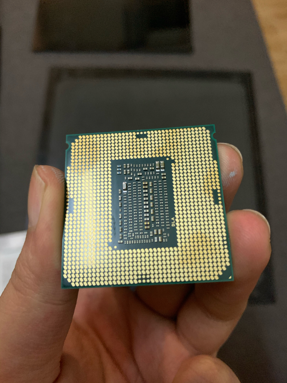 新买的cpu底座触点发黄