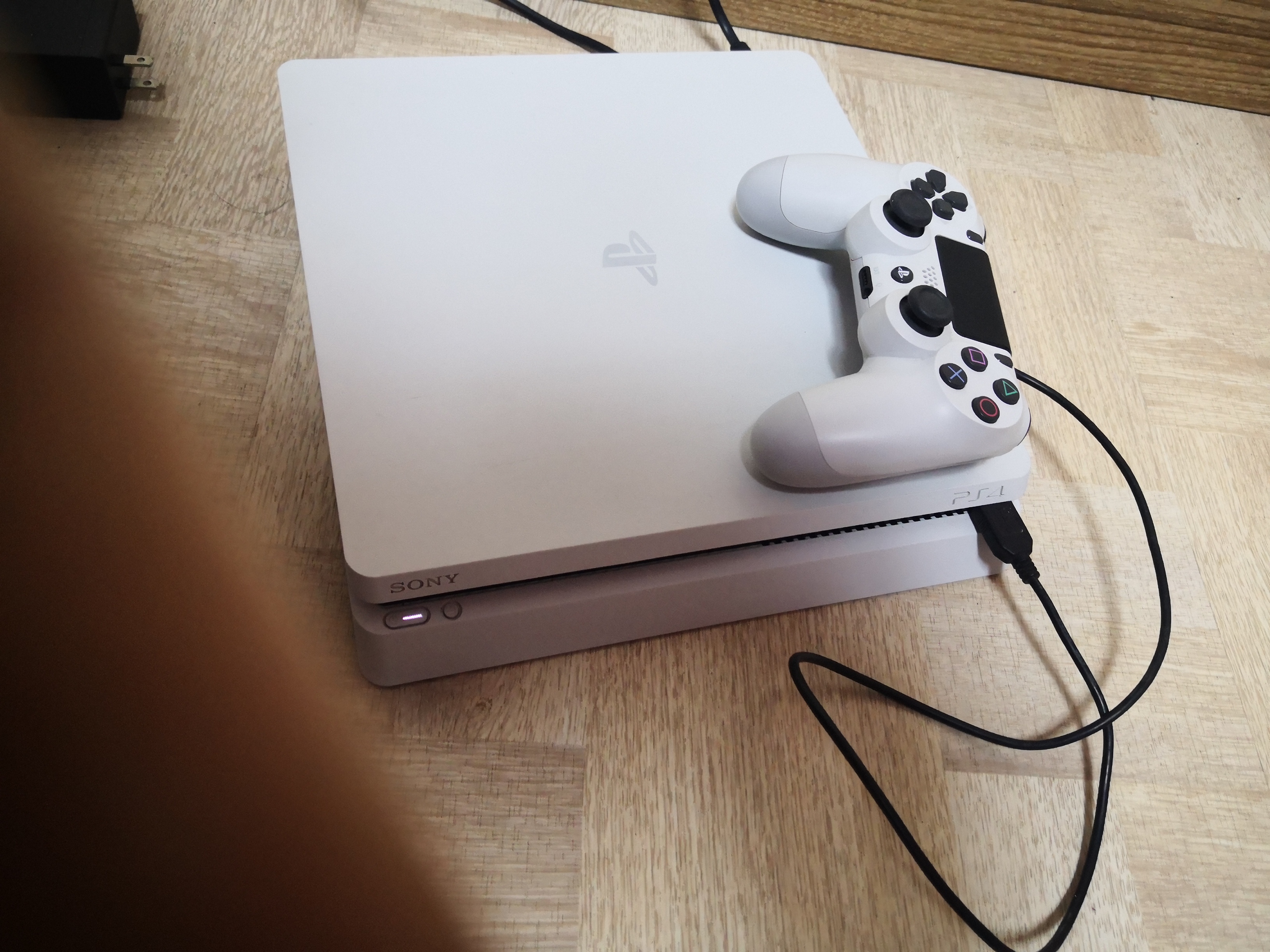 电视游戏主机掌机ps4slim白色1tb连四张碟打包