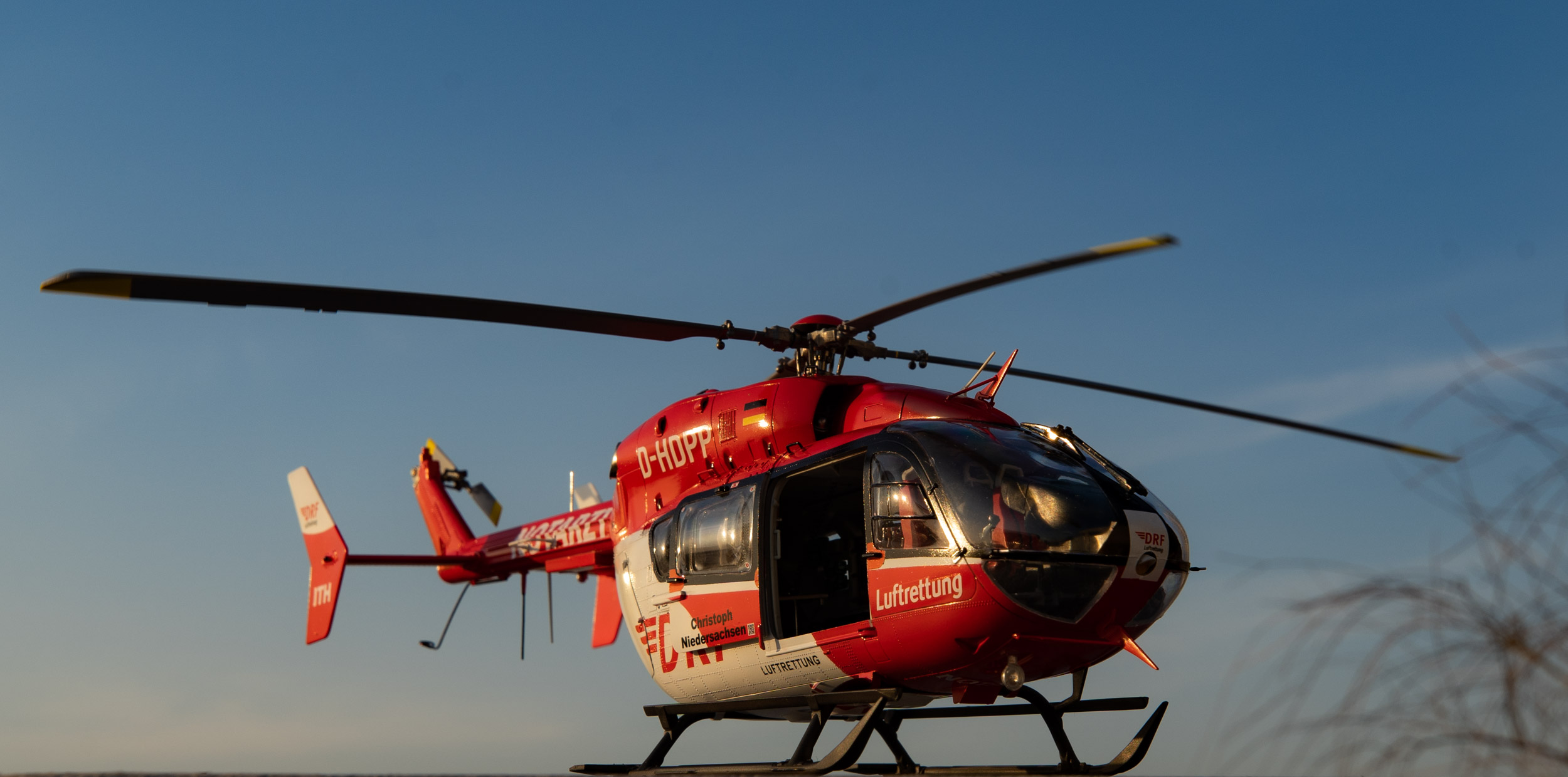 本版稀有题材revell132空客ec145医疗救援直升机