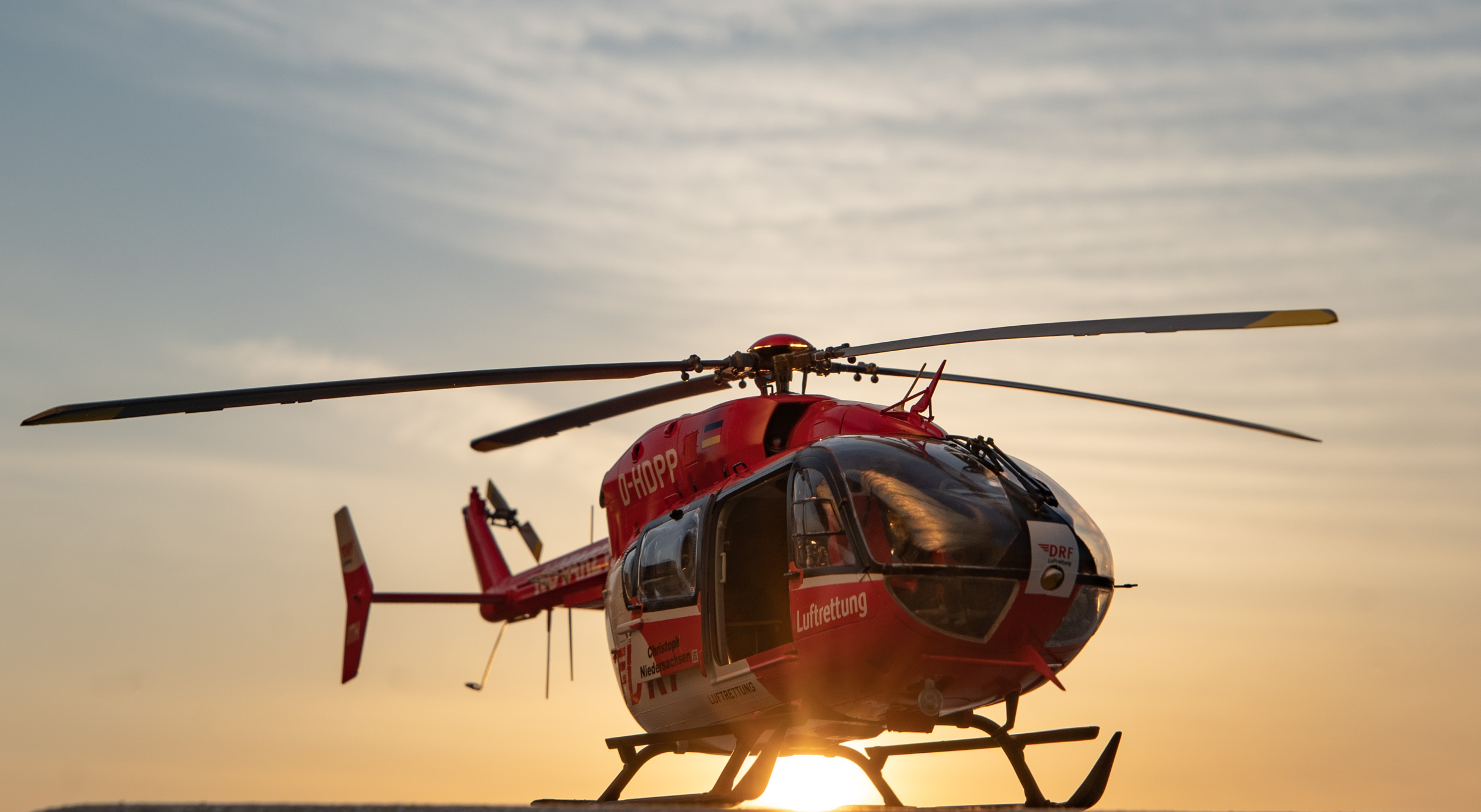 本版稀有题材revell132空客ec145医疗救援直升机